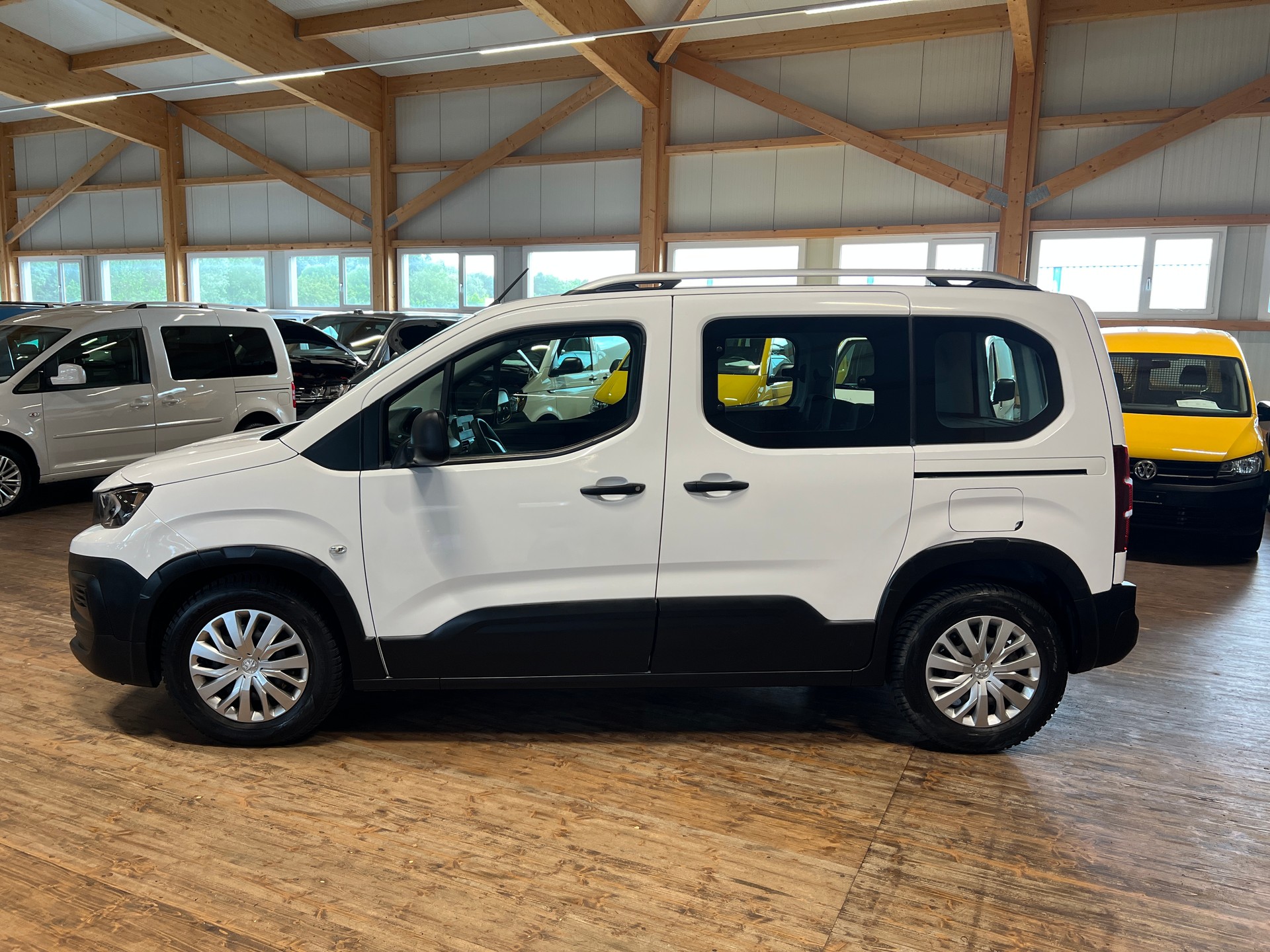 PEUGEOT Rifter 1.2 PureTech Allure-image-7