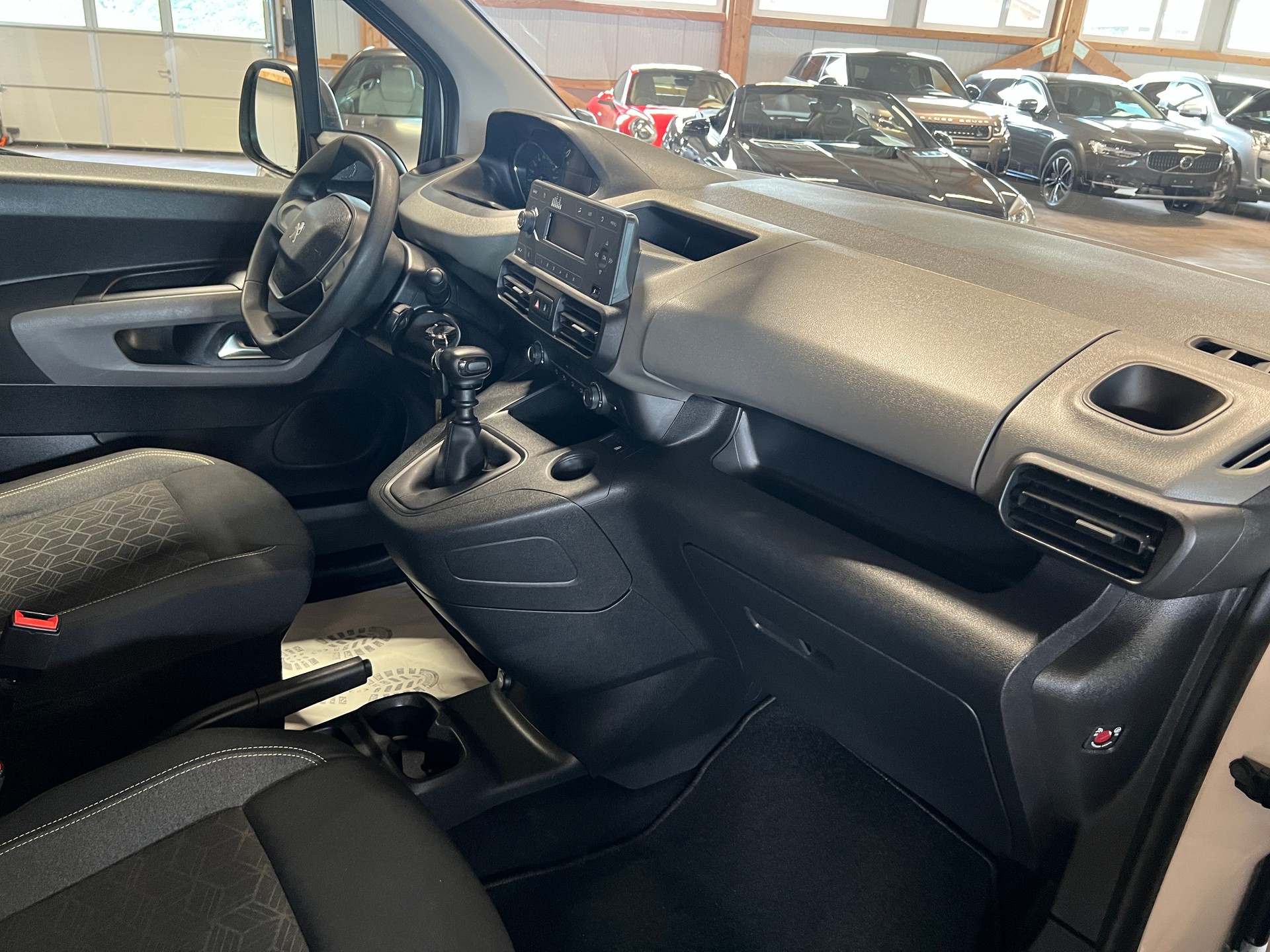 PEUGEOT Rifter 1.2 PureTech Allure-image-12