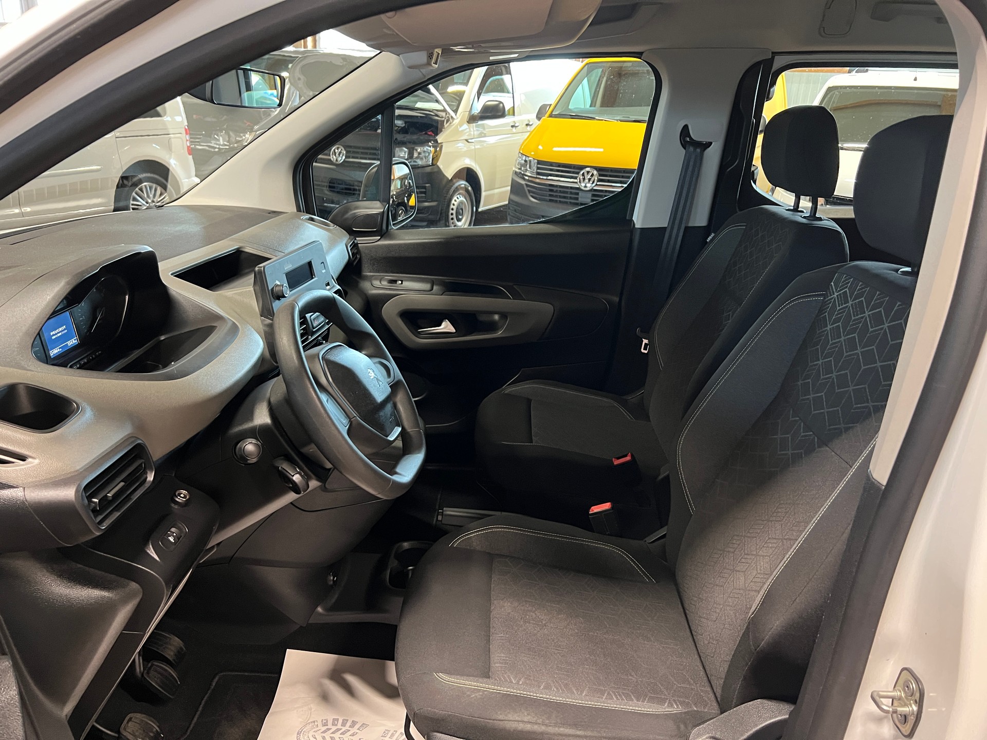 PEUGEOT Rifter 1.2 PureTech Allure-image-8