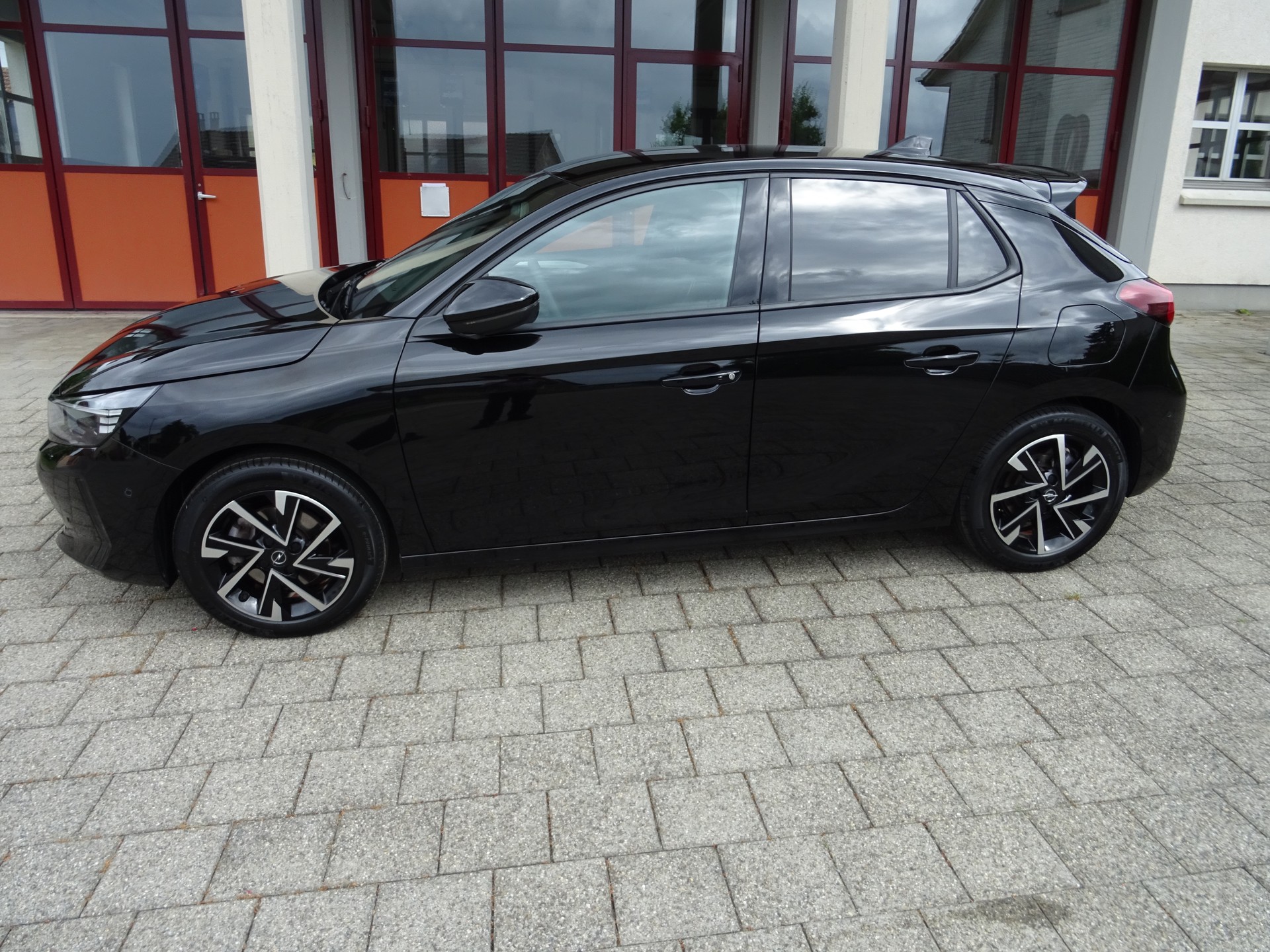 OPEL Corsa 1.2 TP GS A-image-4