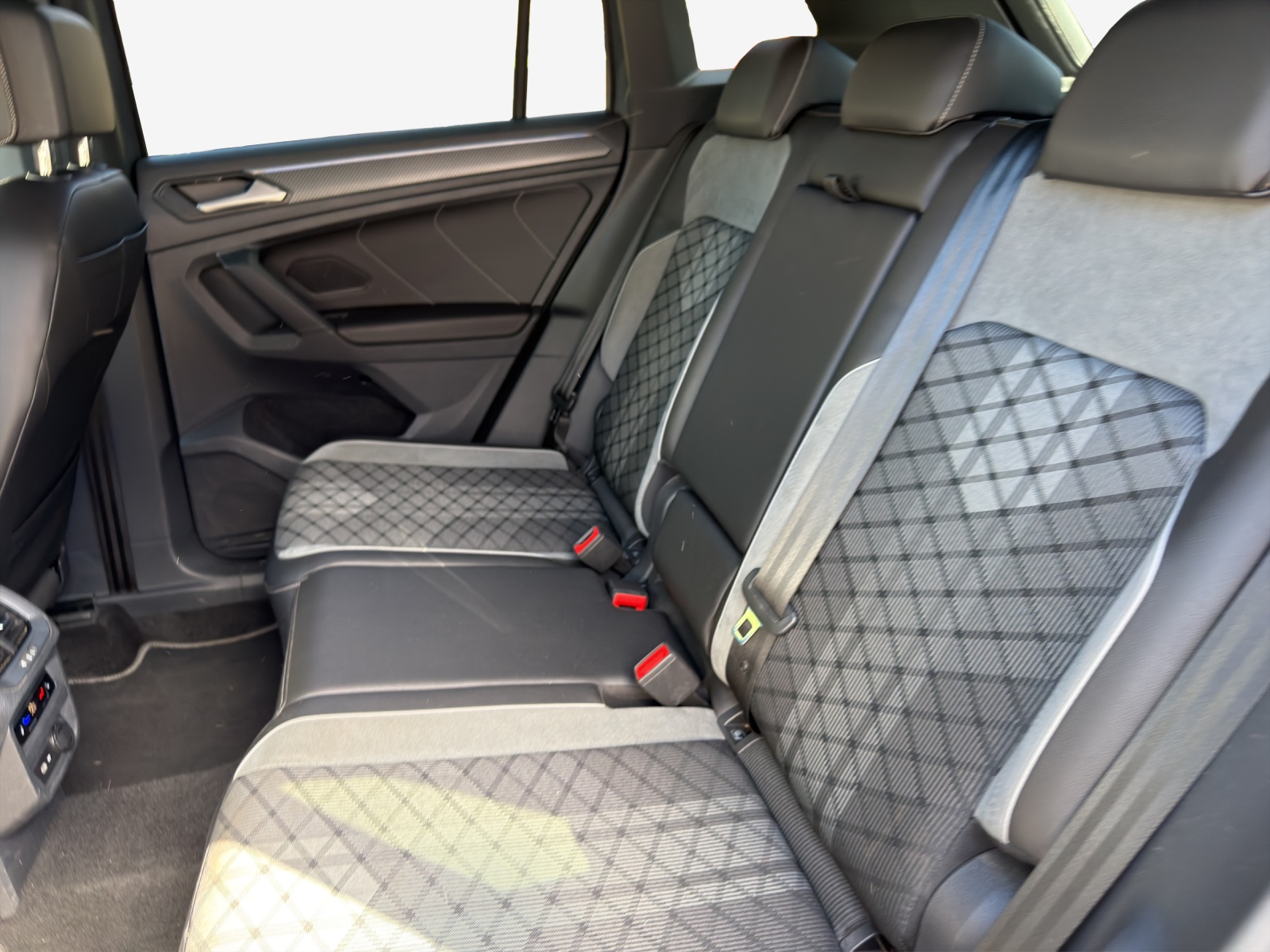 VW Tiguan 2.0TSI R-Line 4Motion DSG-image-11
