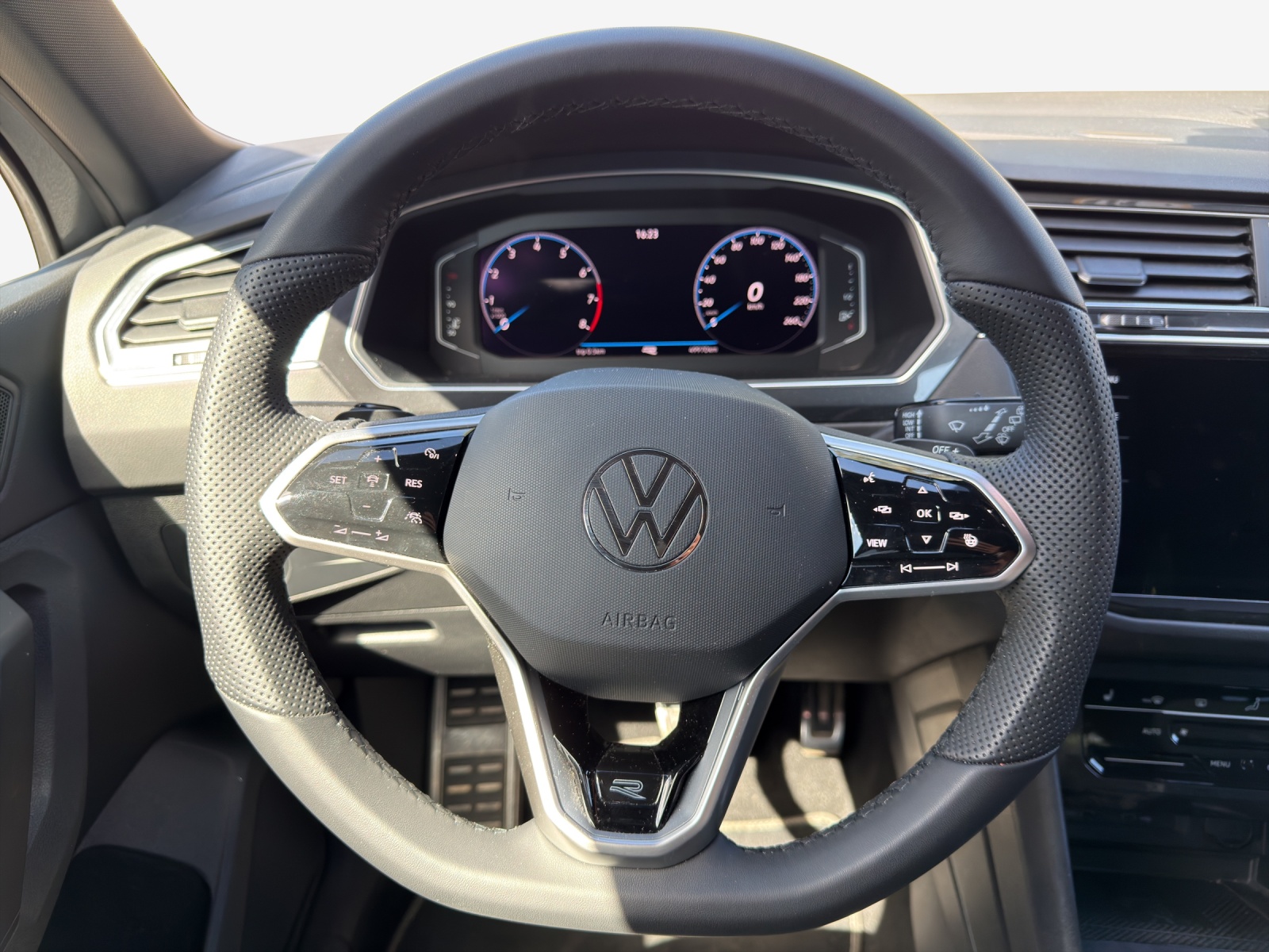 VW Tiguan 2.0TSI R-Line 4Motion DSG-image-9