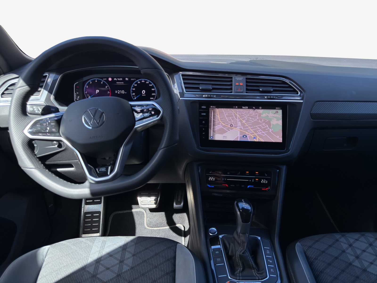 VW Tiguan 2.0TSI R-Line 4Motion DSG-image-8