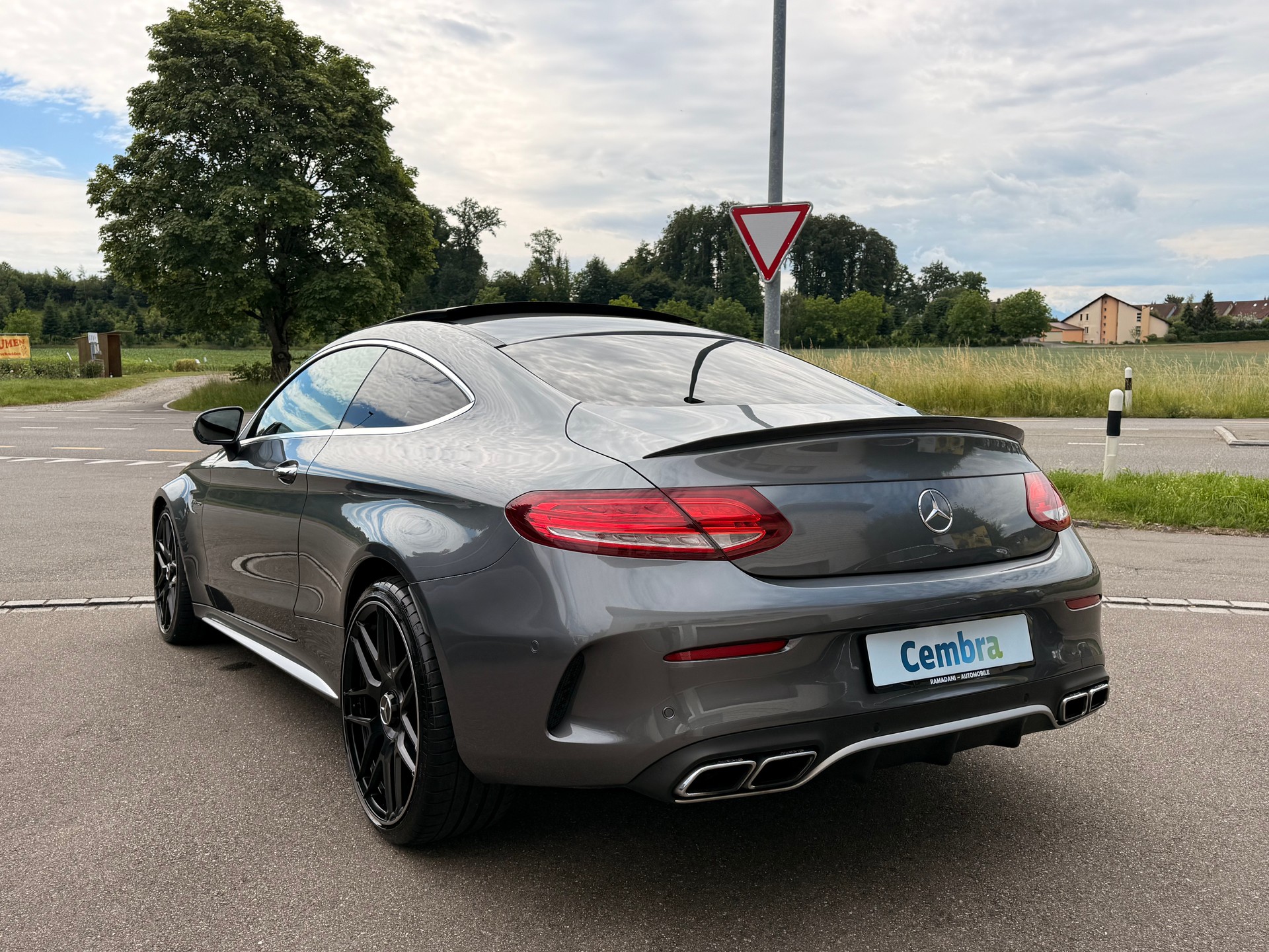 MERCEDES-BENZ C 63 S AMG Speedshift-showroom-element-2