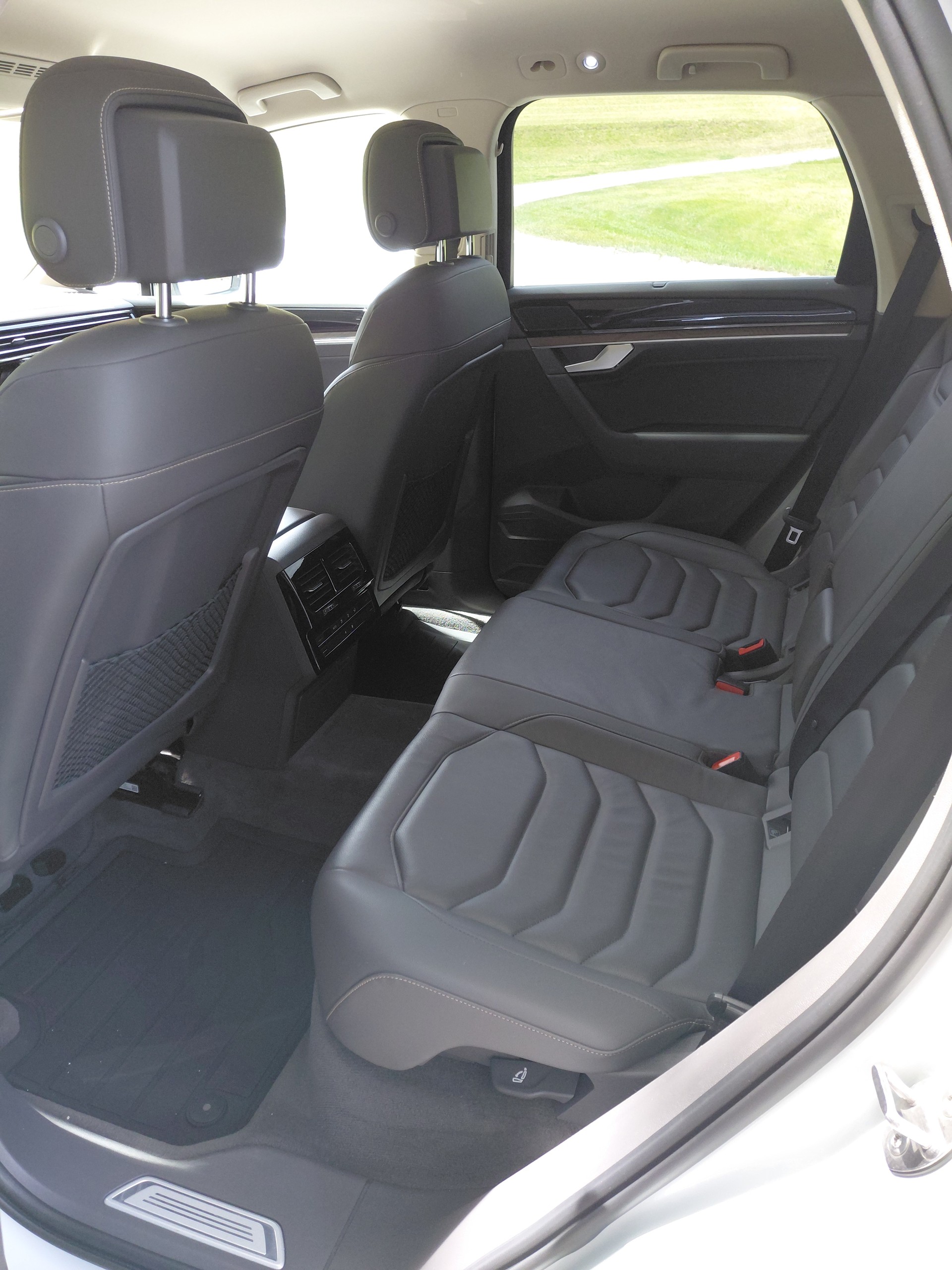 VW 3.0 V6 TDI 286 Atmosphere-image-4