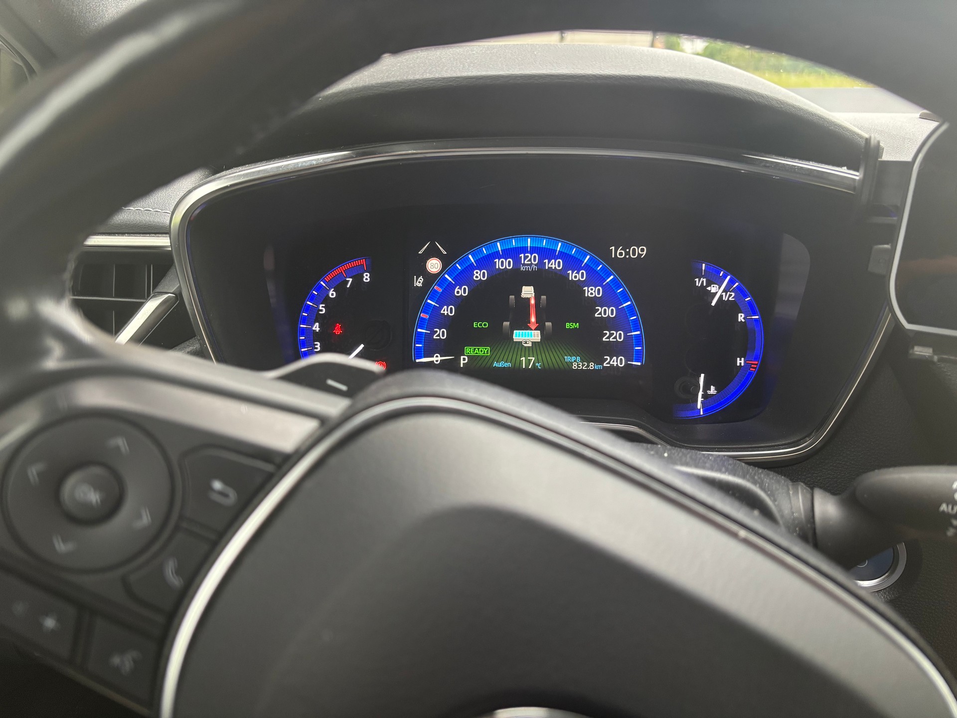 TOYOTA Corolla 2.0 HSD Style-image-4