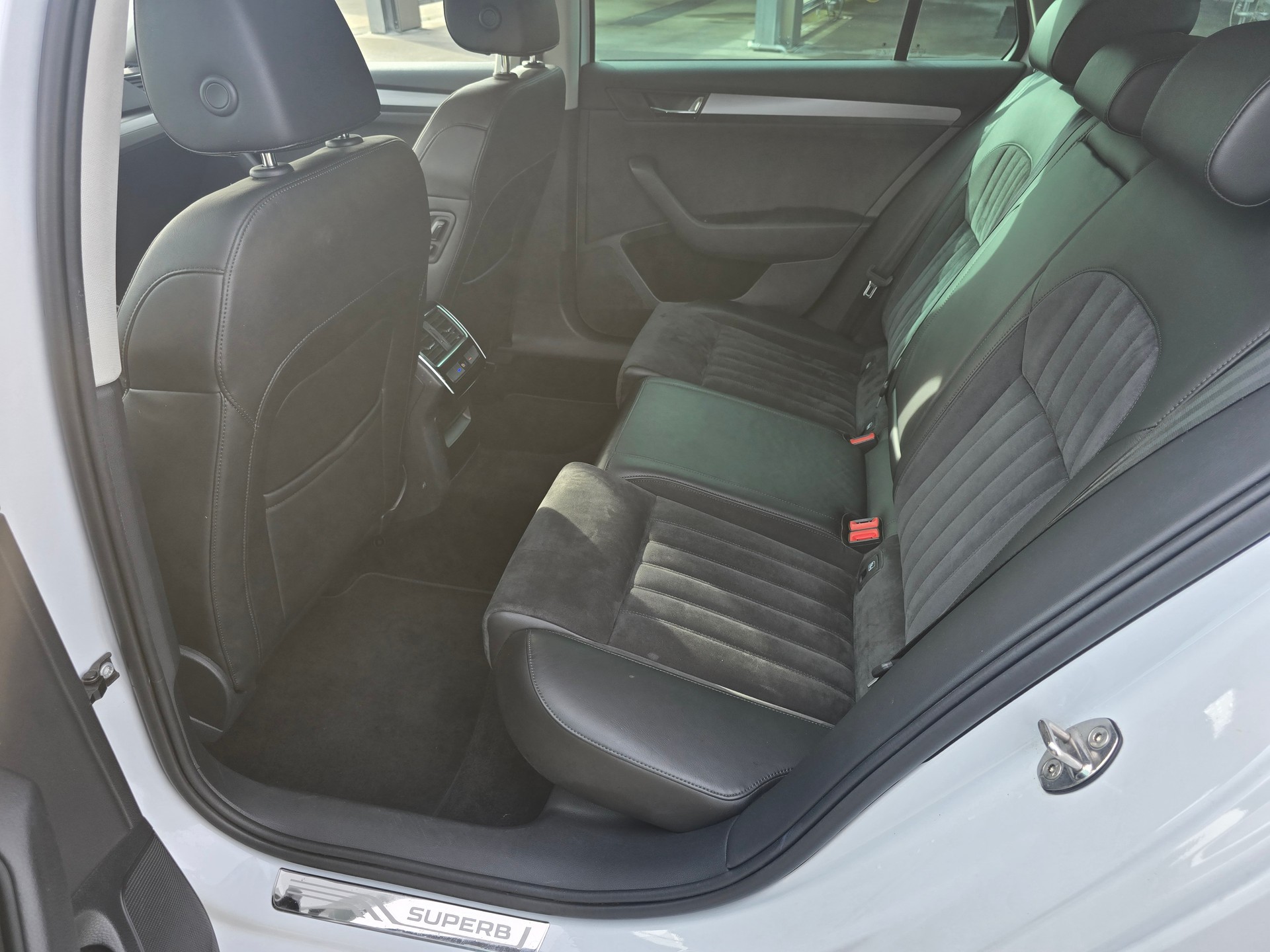 SKODA Superb Combi 2.0 TDi Style 4x4 DSG-image-7