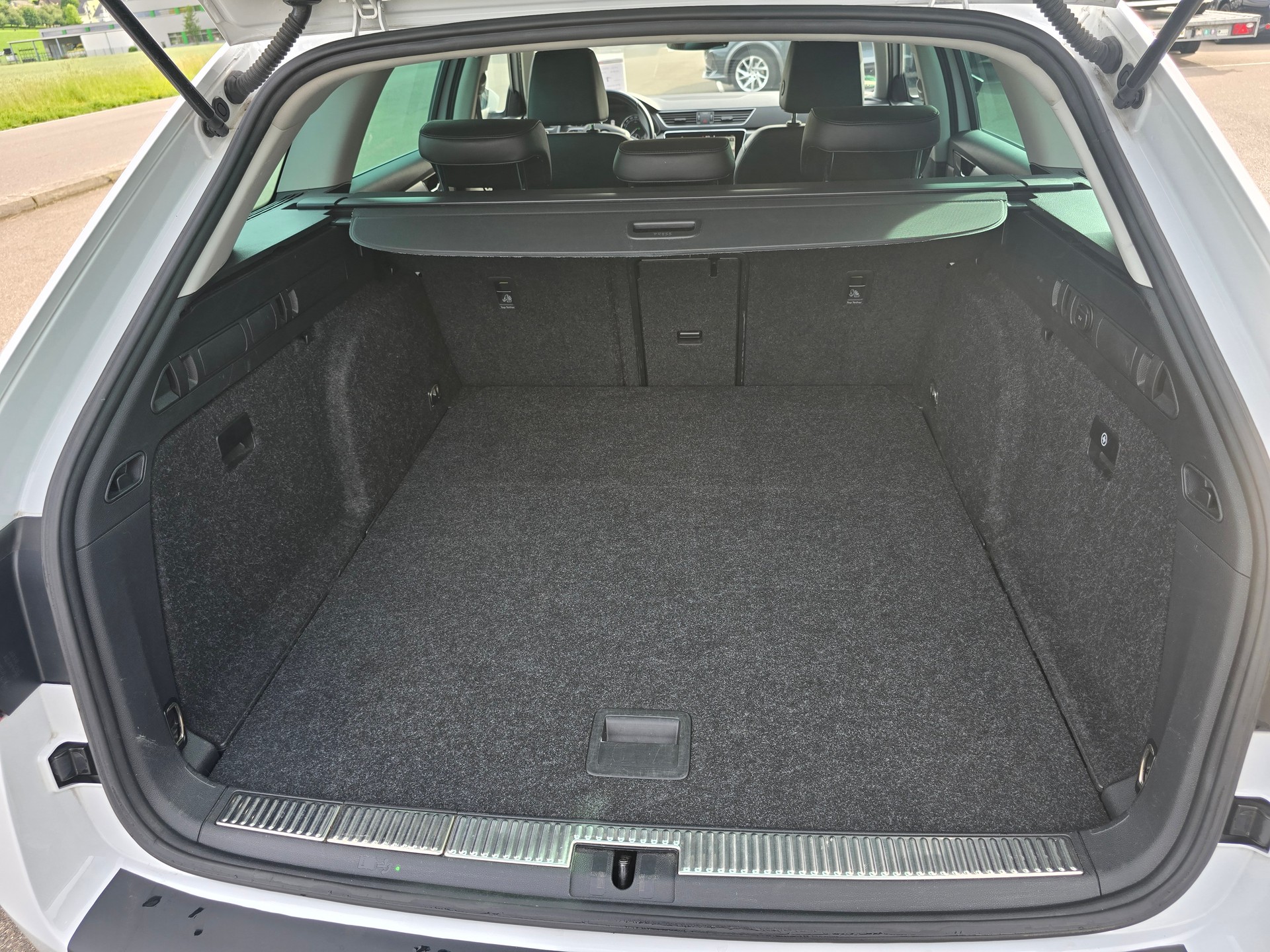 SKODA Superb Combi 2.0 TDi Style 4x4 DSG-image-8