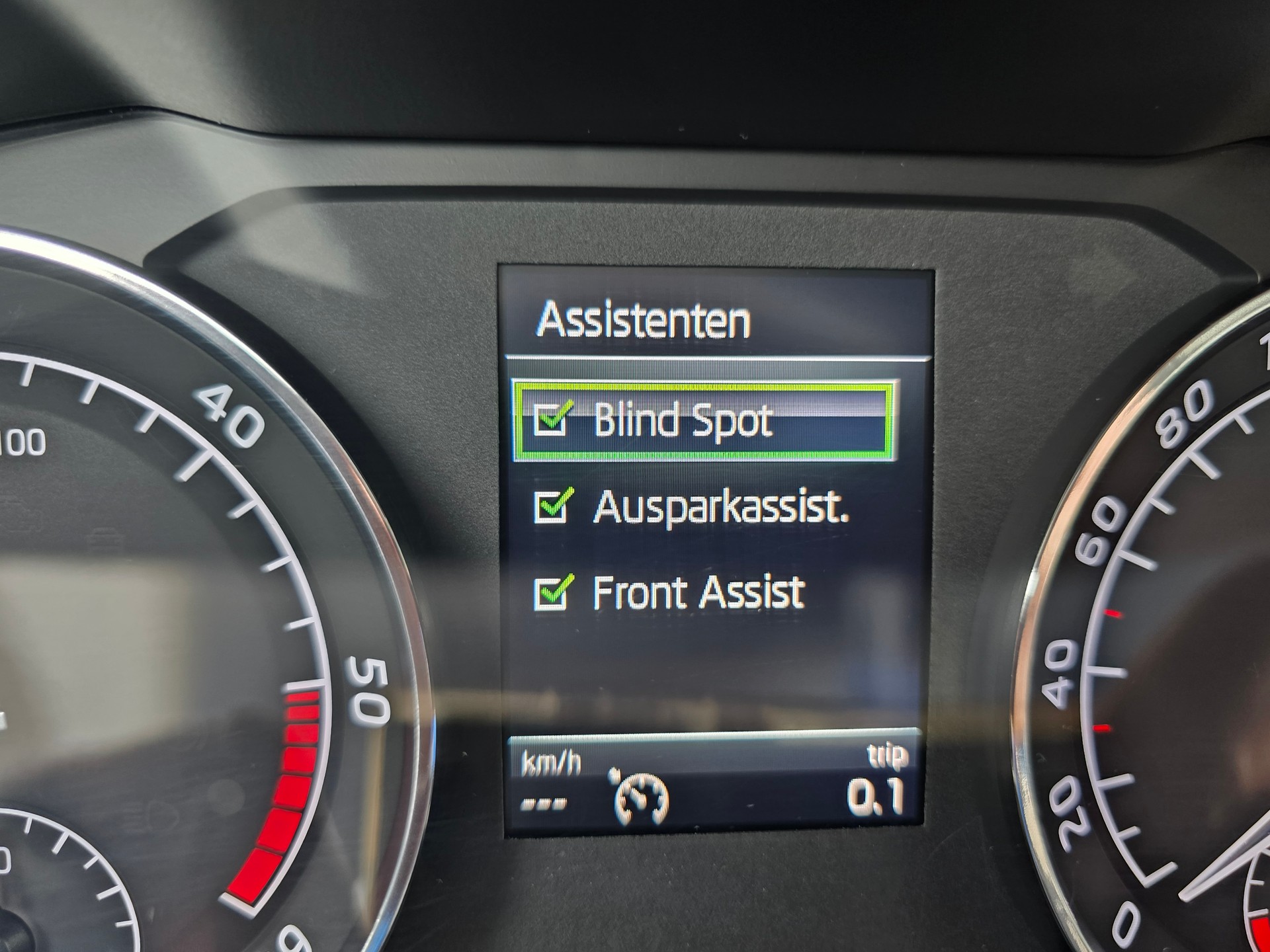 SKODA Superb Combi 2.0 TDi Style 4x4 DSG-image-12