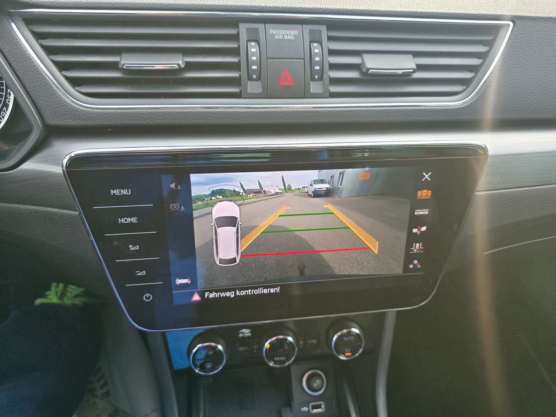 SKODA Superb Combi 2.0 TDi Style 4x4 DSG-image-11