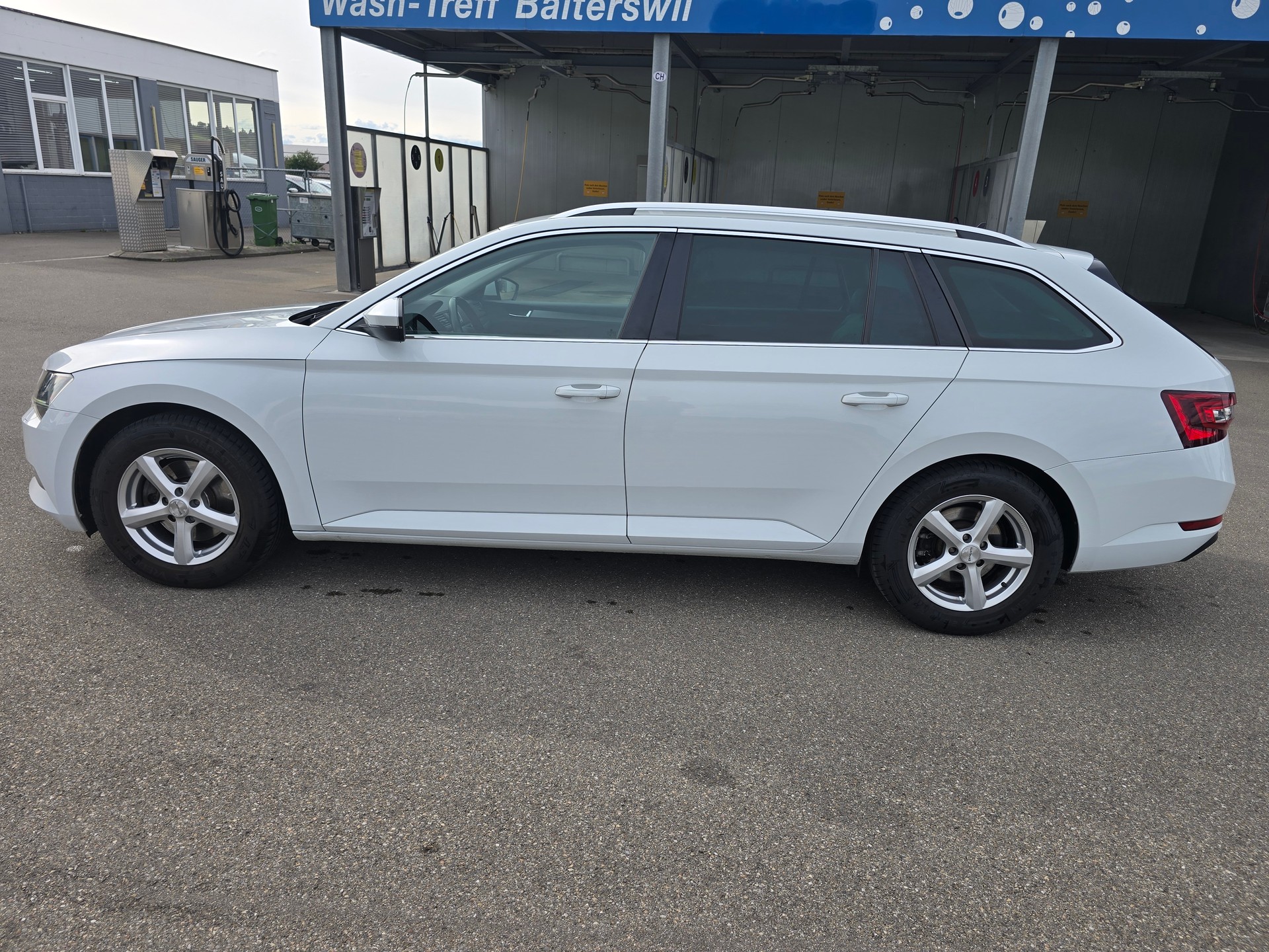 SKODA Superb Combi 2.0 TDi Style 4x4 DSG-image-1