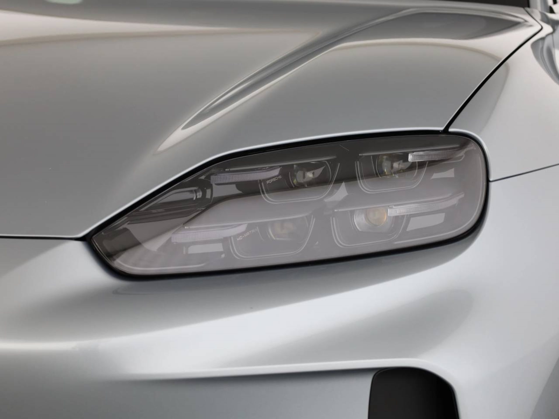 PORSCHE Cayenne Electric-image-8