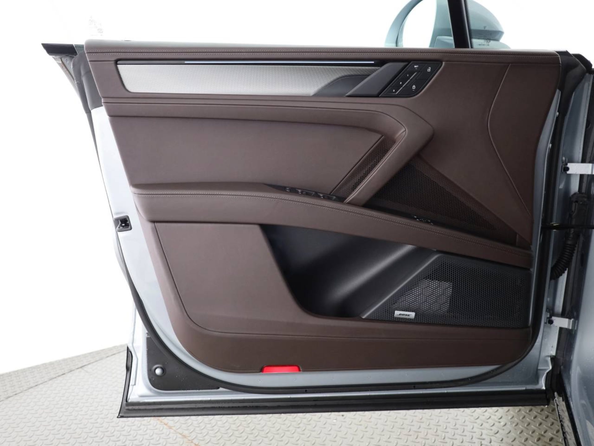 PORSCHE Cayenne Electric-image-17