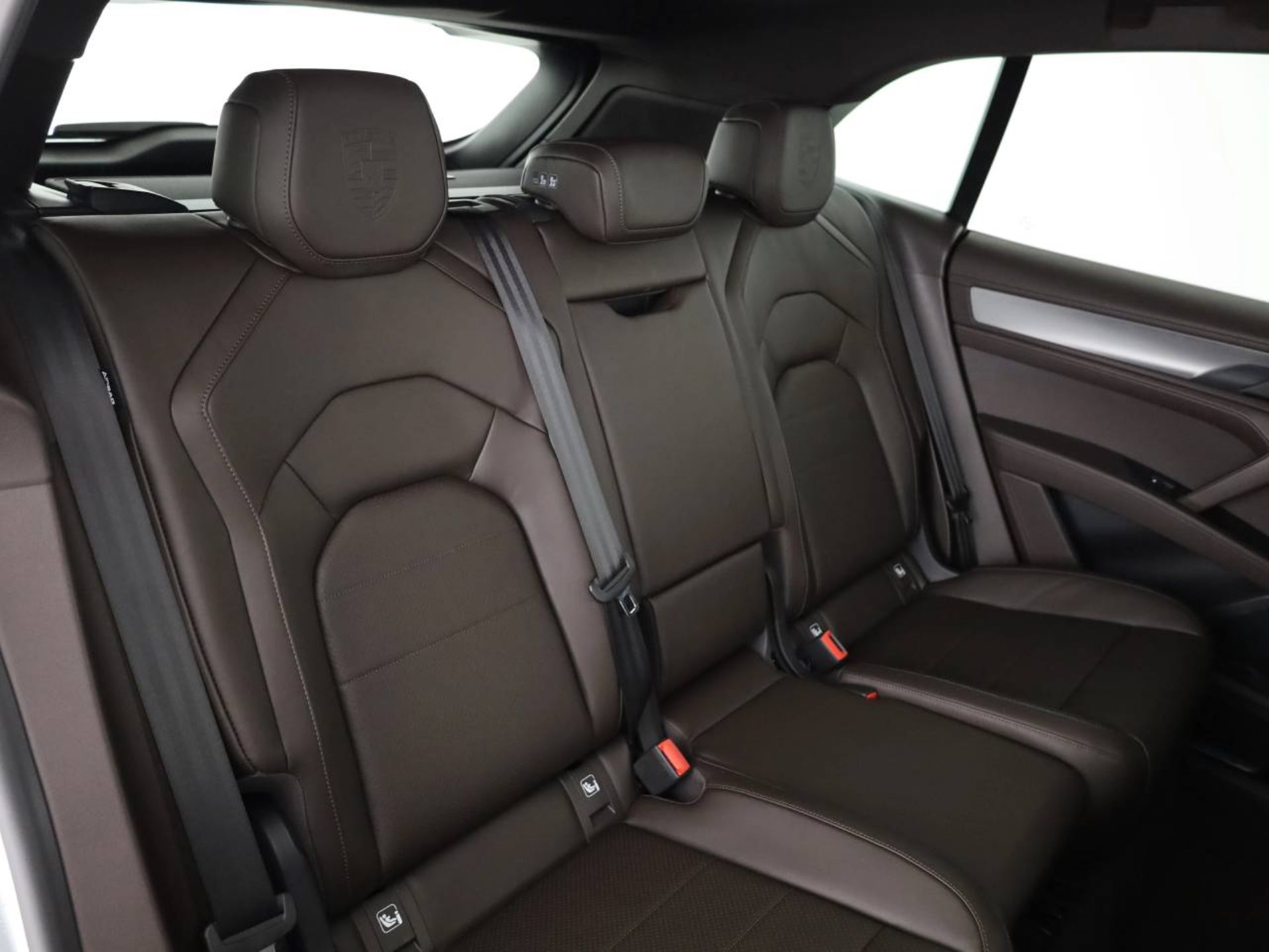 PORSCHE Cayenne Electric-image-19