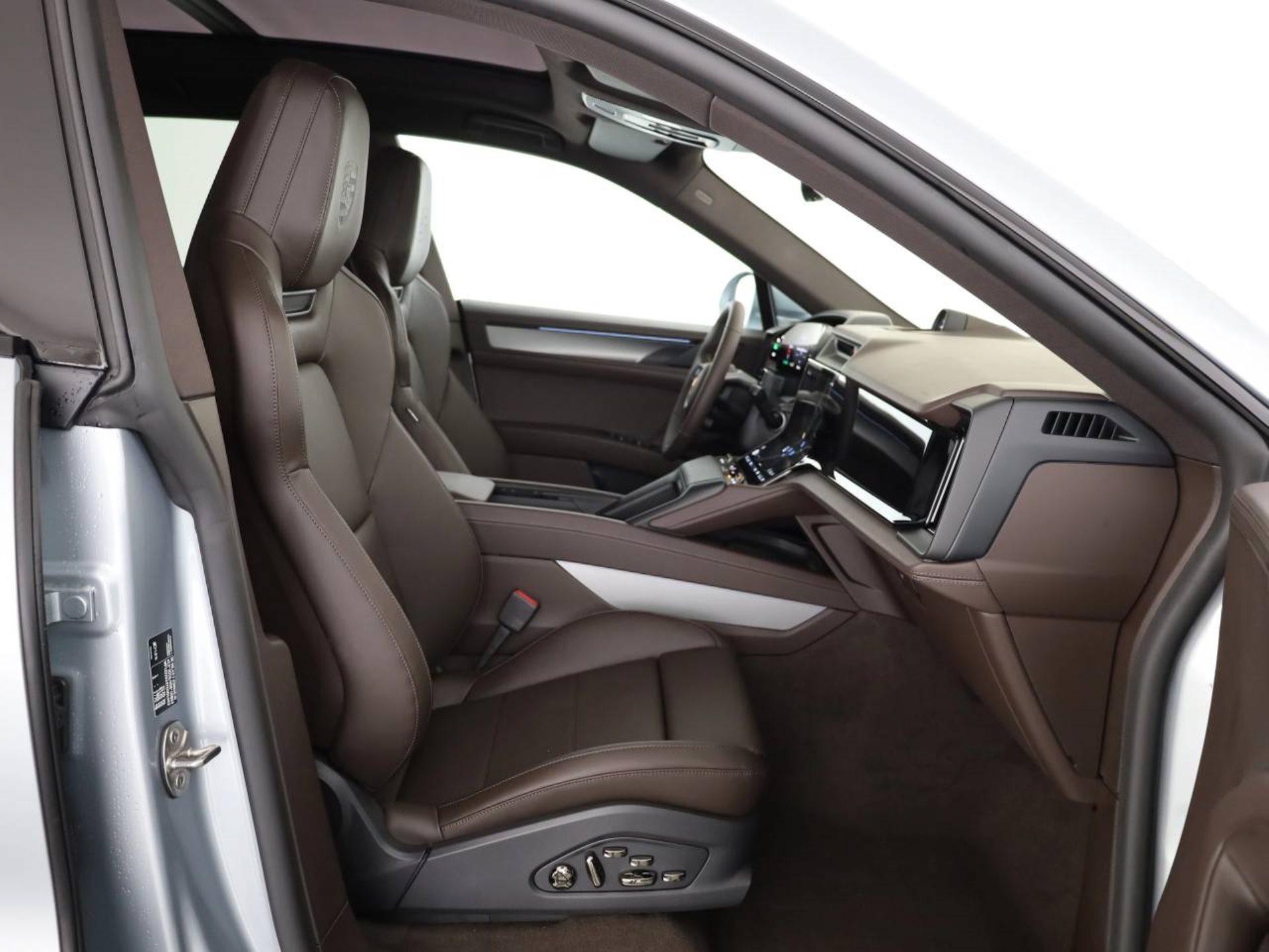 PORSCHE Cayenne Electric-image-14