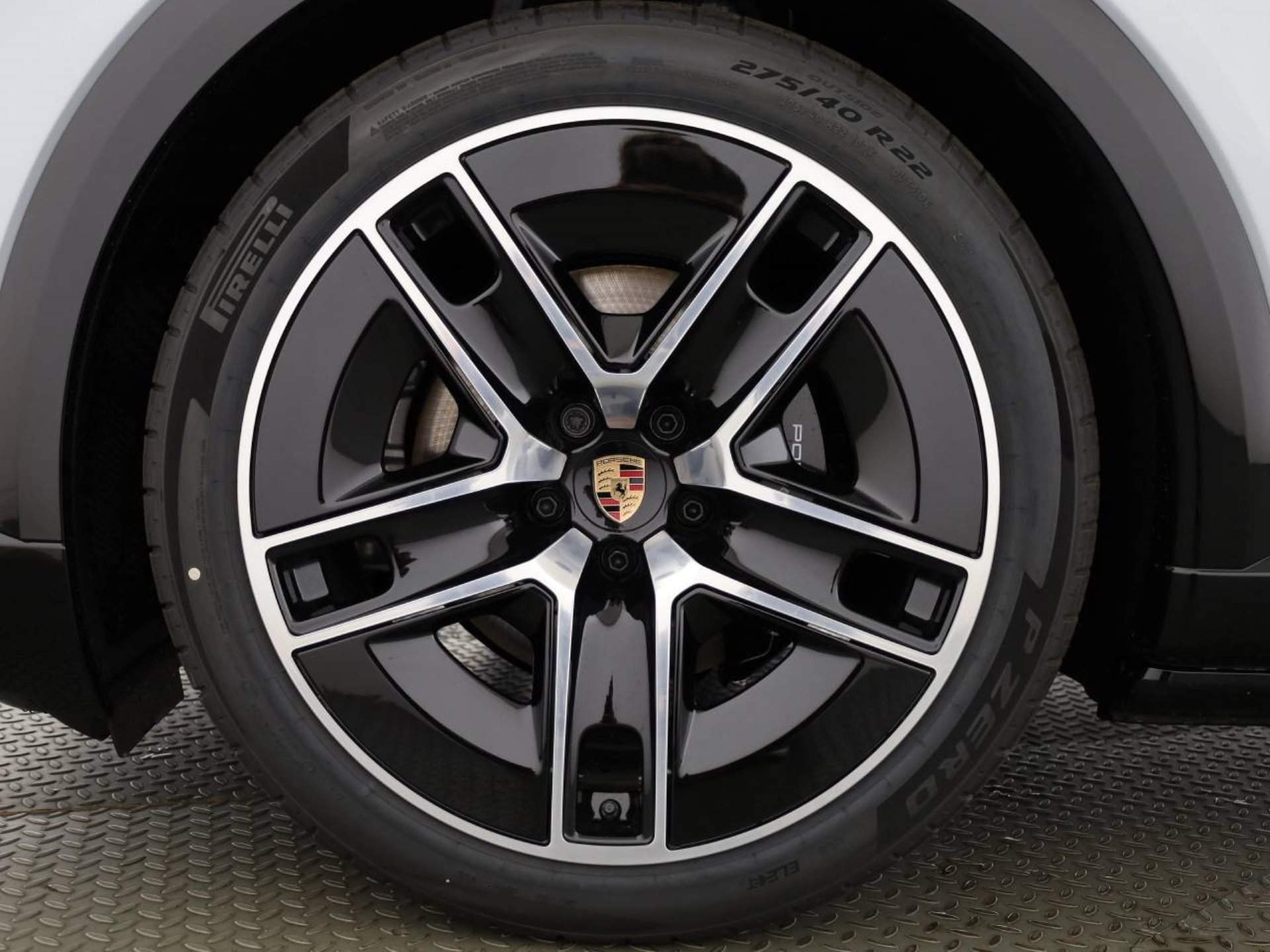PORSCHE Cayenne Electric-image-5