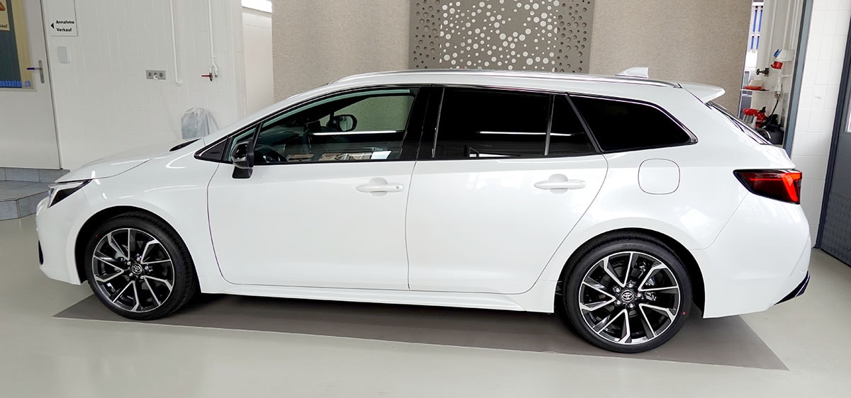 TOYOTA Corolla Touring Sports 2.0 HSD Premium e-CVT-image-1