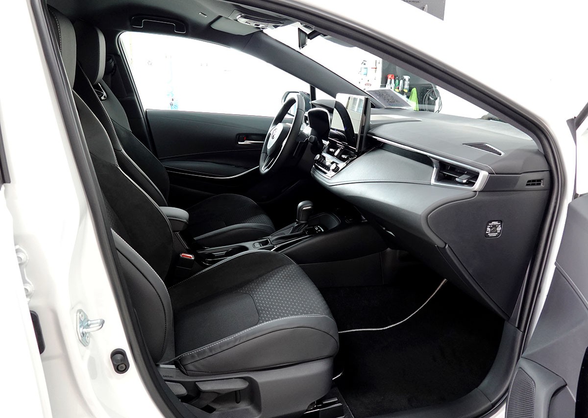 TOYOTA Corolla Touring Sports 2.0 HSD Premium e-CVT-image-4