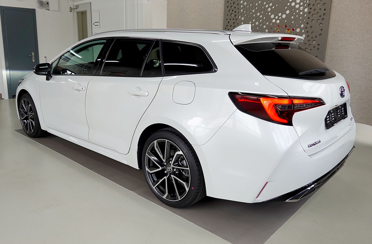 TOYOTA Corolla Touring Sports 2.0 HSD Premium e-CVT-image-2
