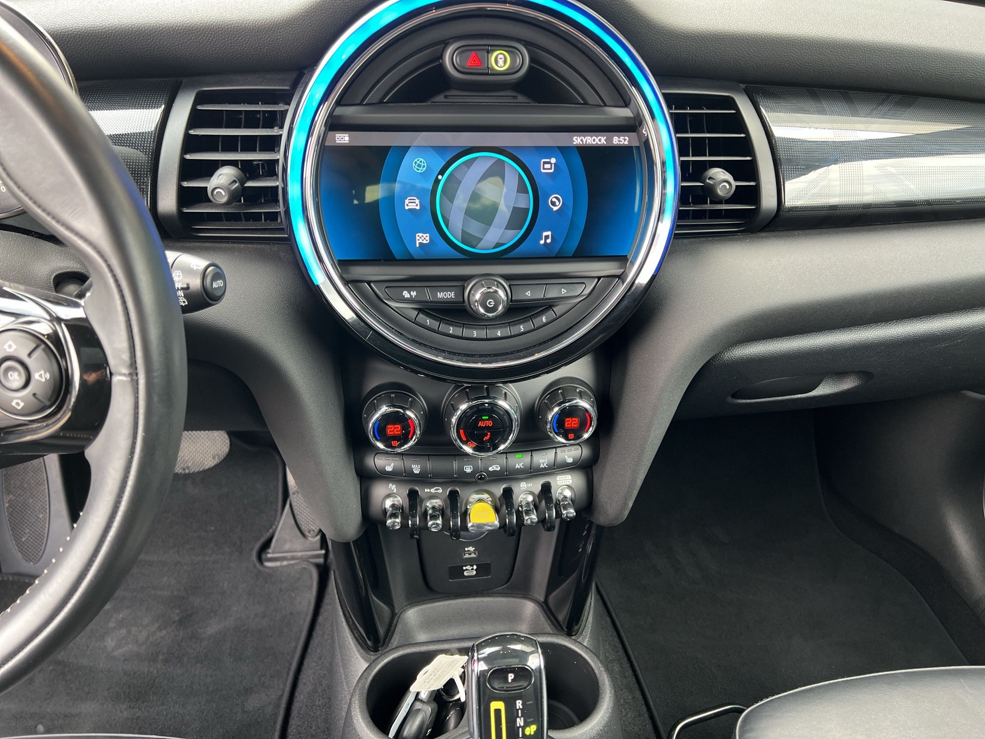 MINI Cooper SE-image-10