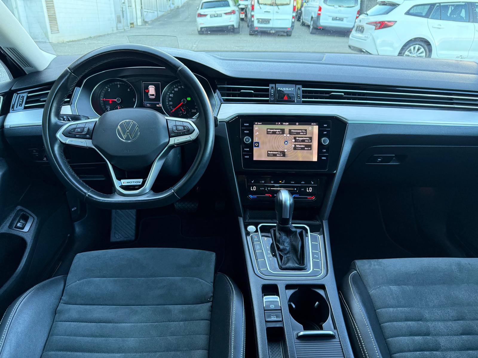 VW Passat 2.0 TDI BMT Elegance 4Motion DSG ** Alcantara-Leder ** Gr.Navi ** RF-Kamera ** Anh-Kupplung ** ACC ** Modell 2023 **-image-9