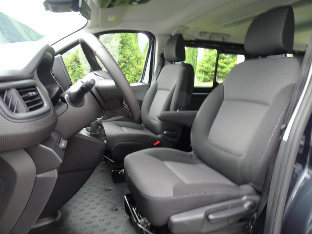RENAULT Trafic Grand Passenger 2.0 dCi 8 places-image-2
