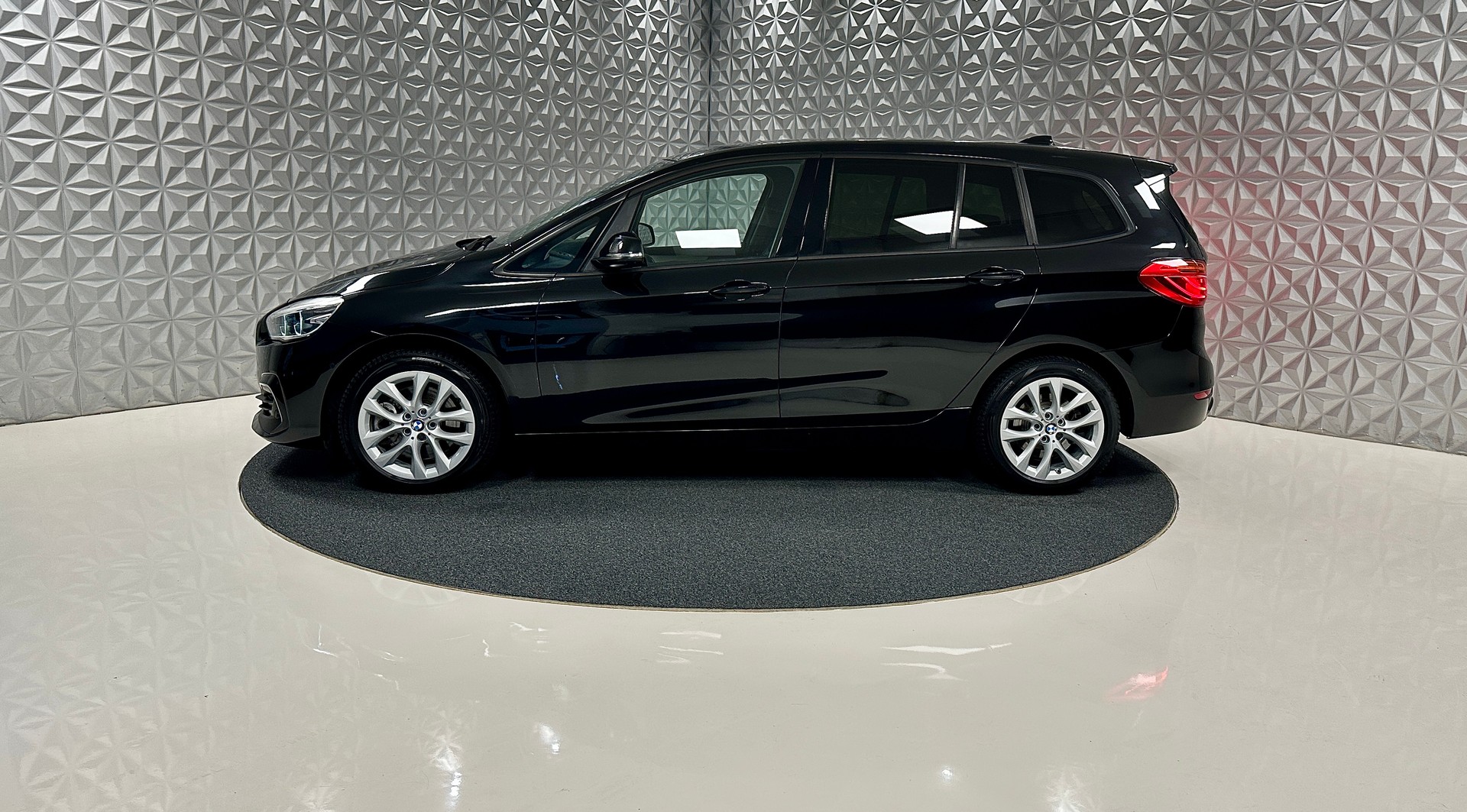 BMW 220d xDrive Gran Tourer Steptronic-image-7