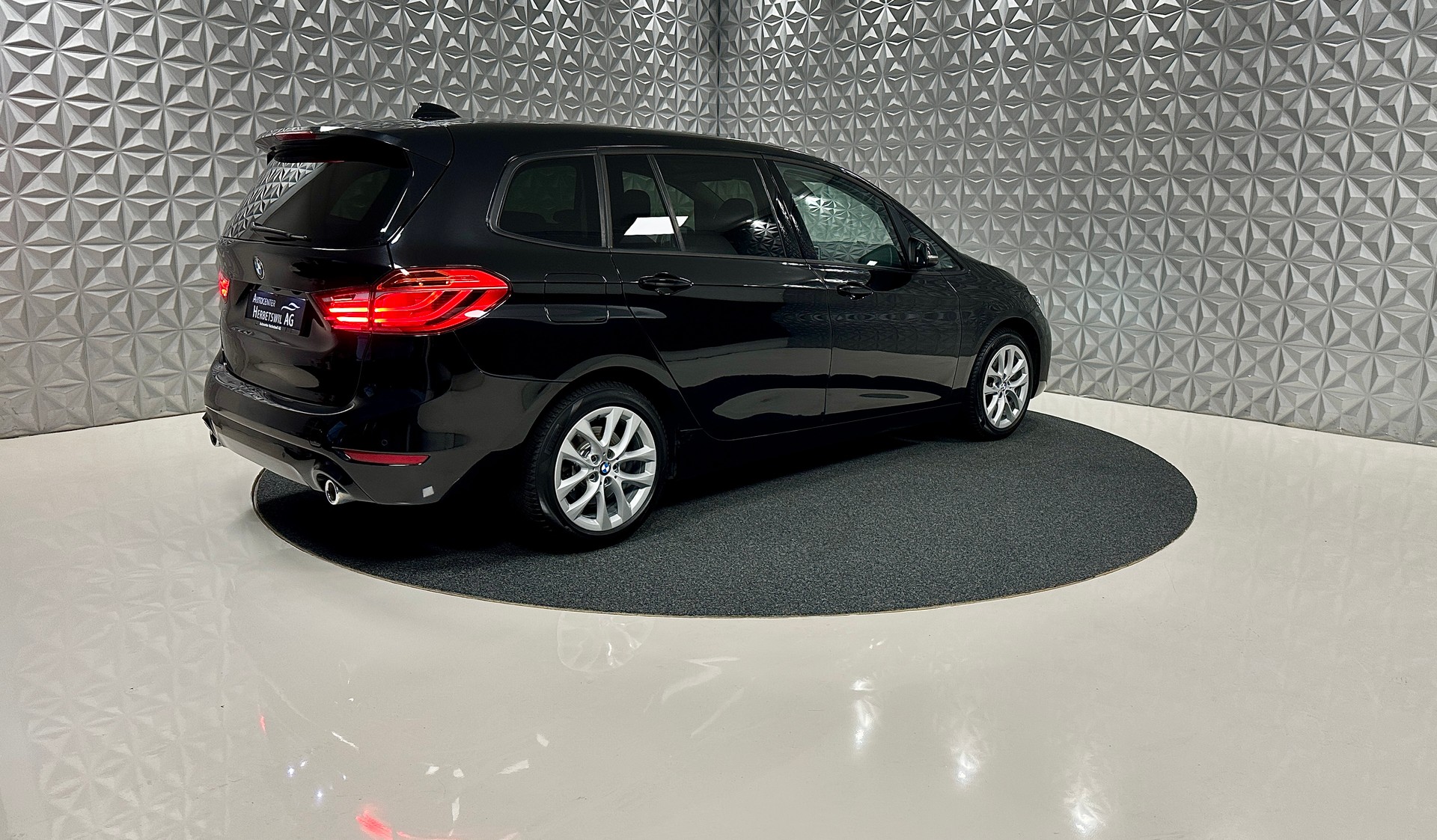 BMW 220d xDrive Gran Tourer Steptronic-image-4