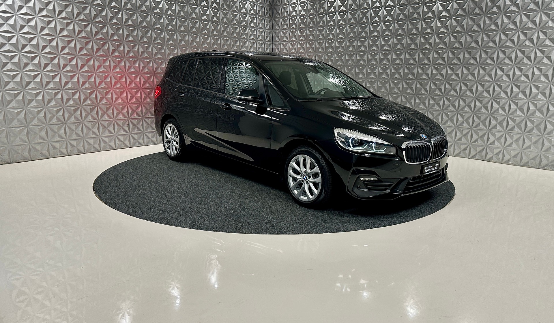 BMW 220d xDrive Gran Tourer Steptronic-image-2