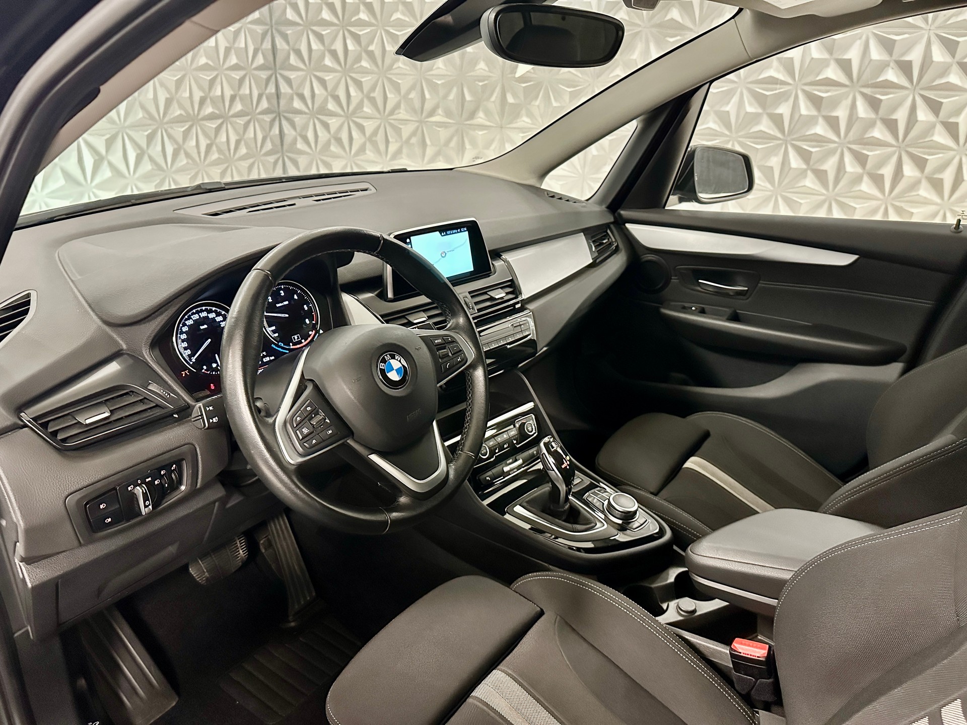 BMW 220d xDrive Gran Tourer Steptronic-image-10
