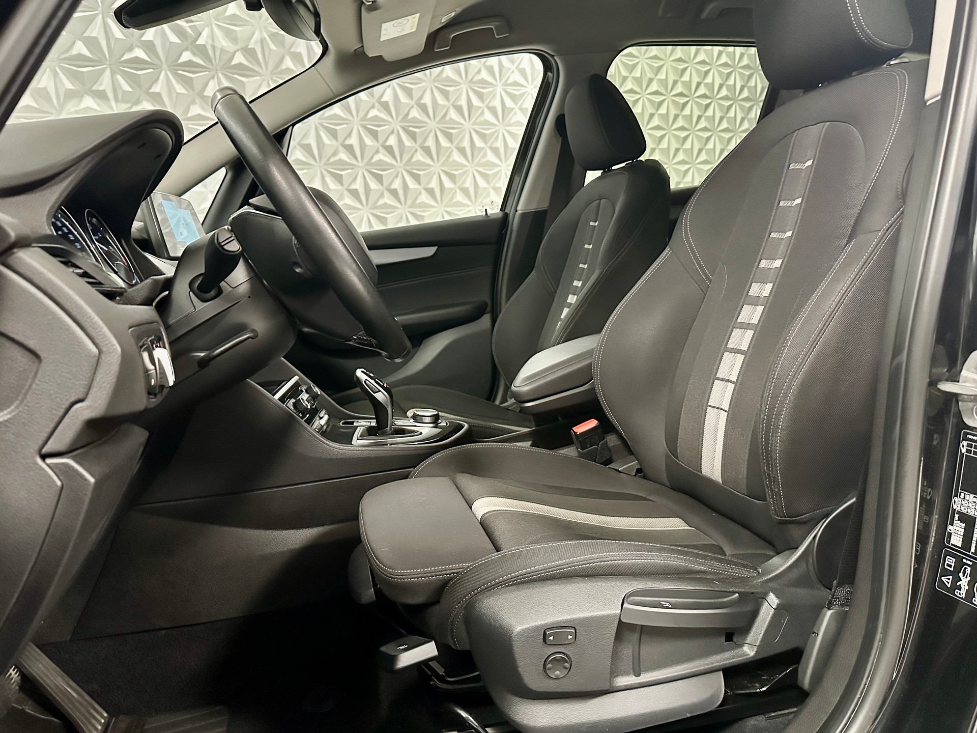 BMW 220d xDrive Gran Tourer Steptronic-image-11