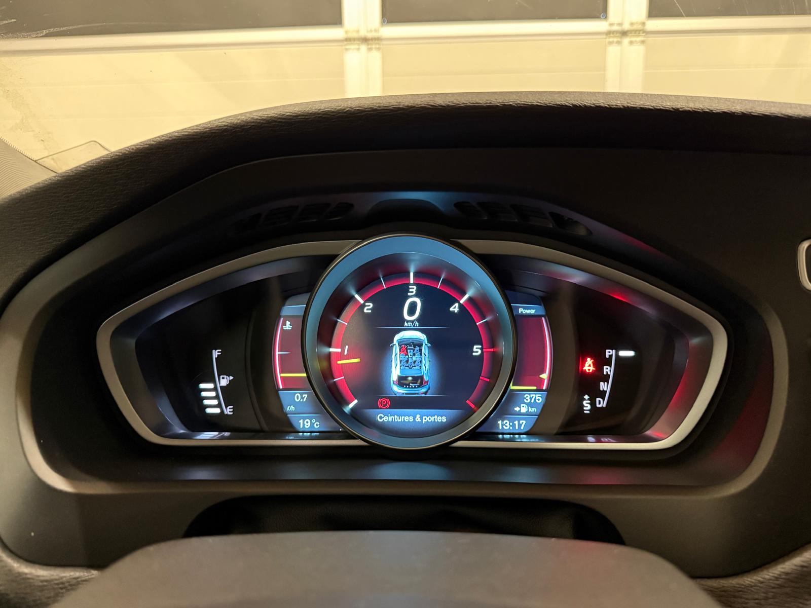 VOLVO V40 D2 Powershift-image-17