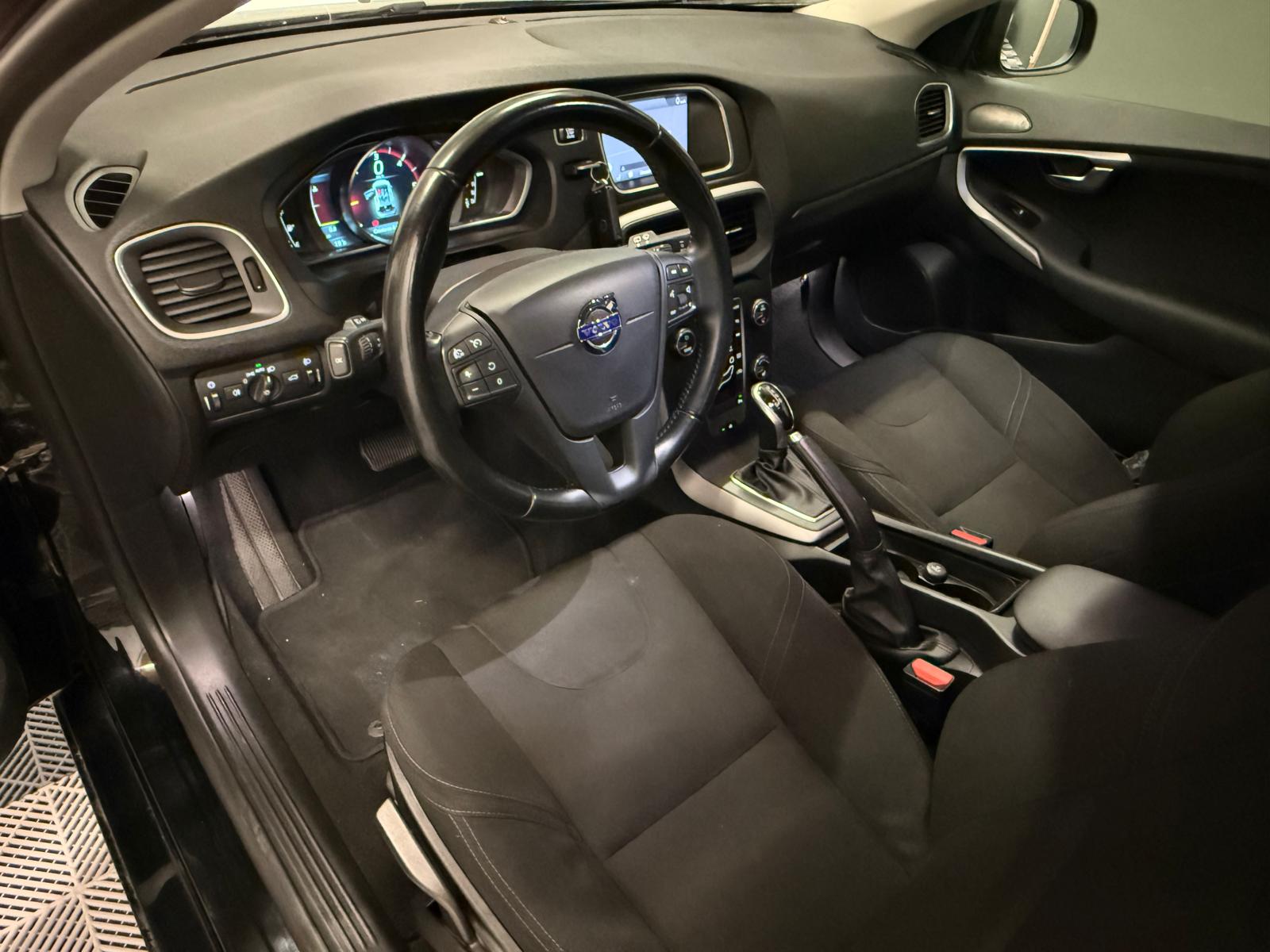 VOLVO V40 D2 Powershift-image-1