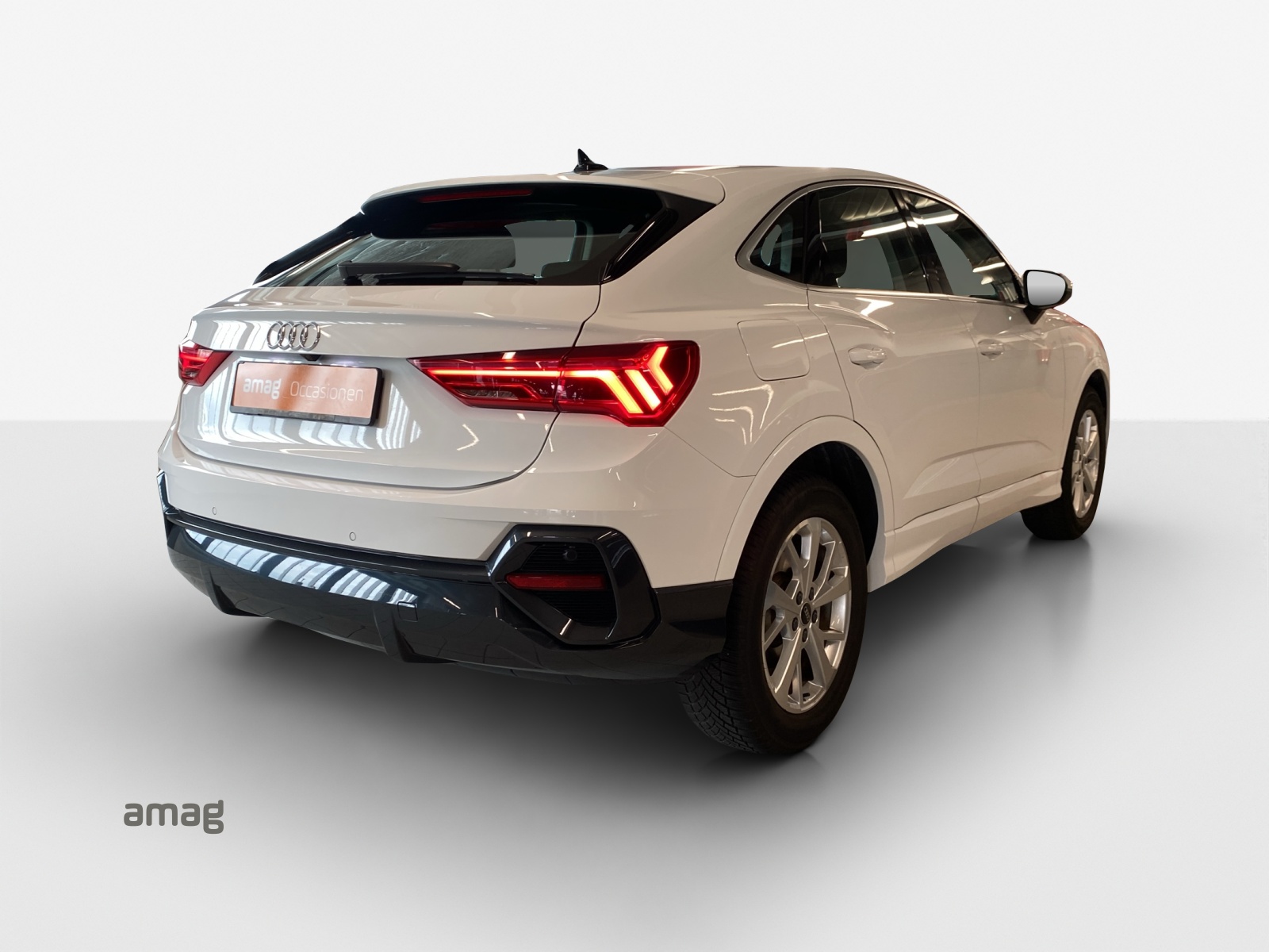 AUDI Q3 Sportback 35 TFSI Attraction S-tronic-image-4