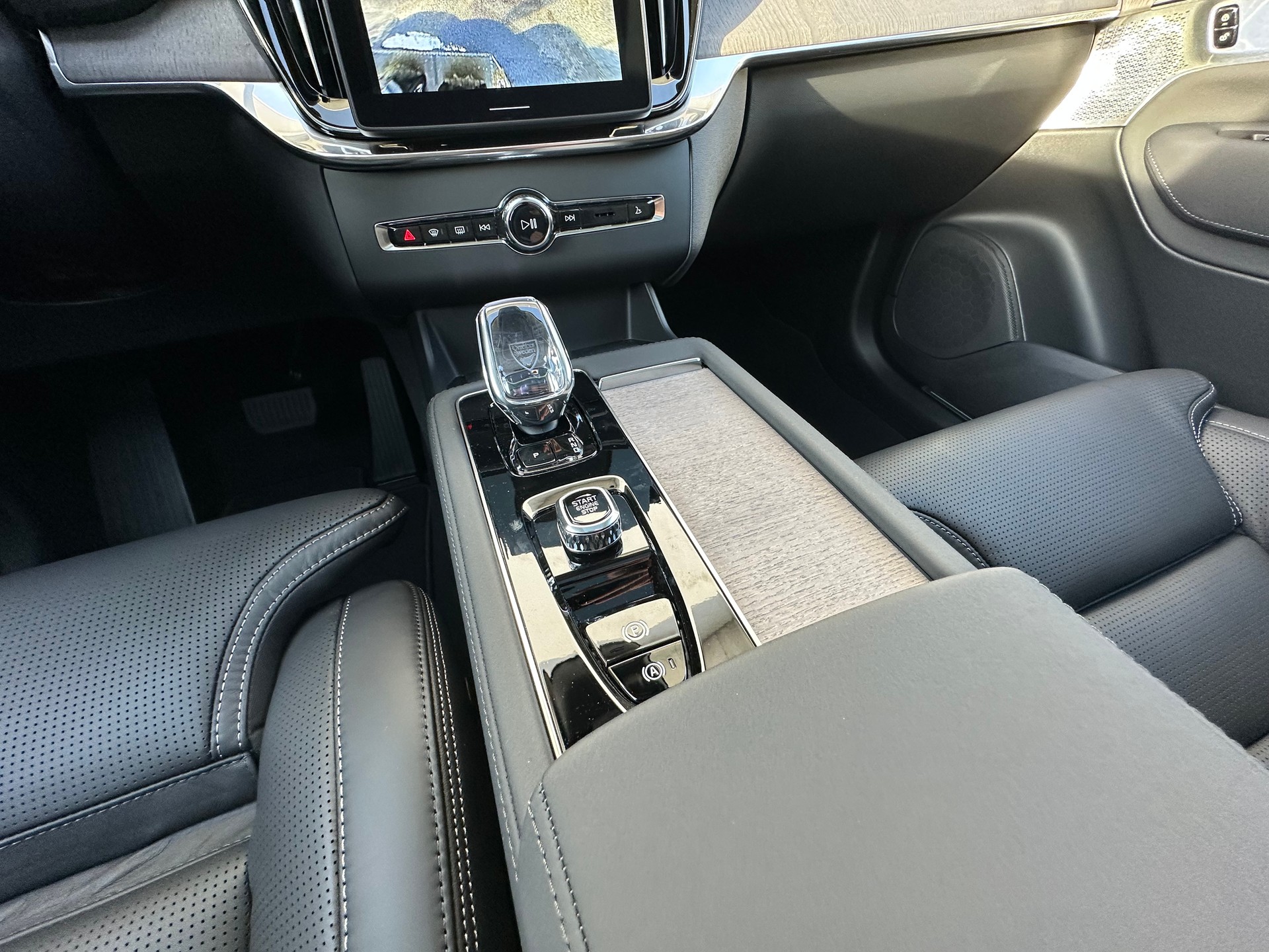 VOLVO XC90 2.0 T8 TE Ultra Dark eAWD-image-8