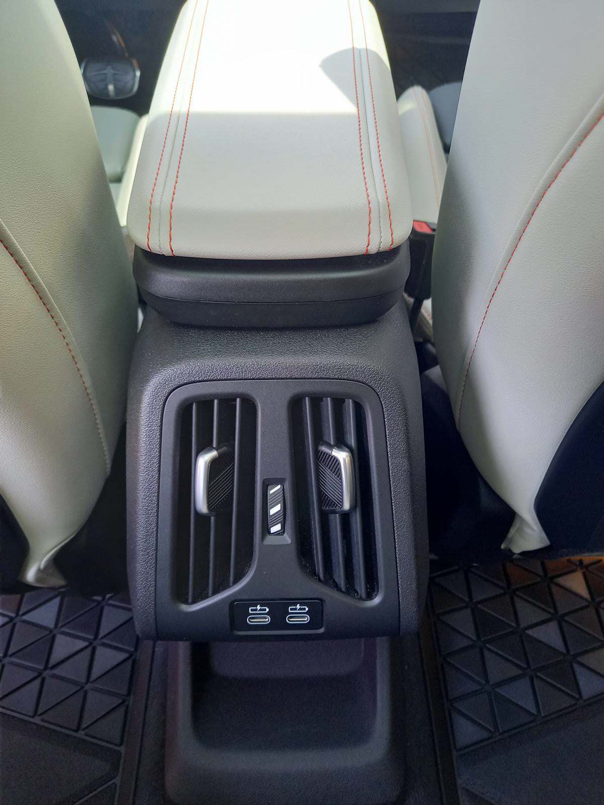 BMW iX2 xDrive 30 M Sport Pro-image-16