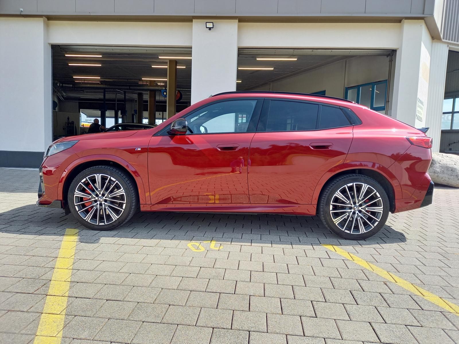 BMW iX2 xDrive 30 M Sport Pro-image-2