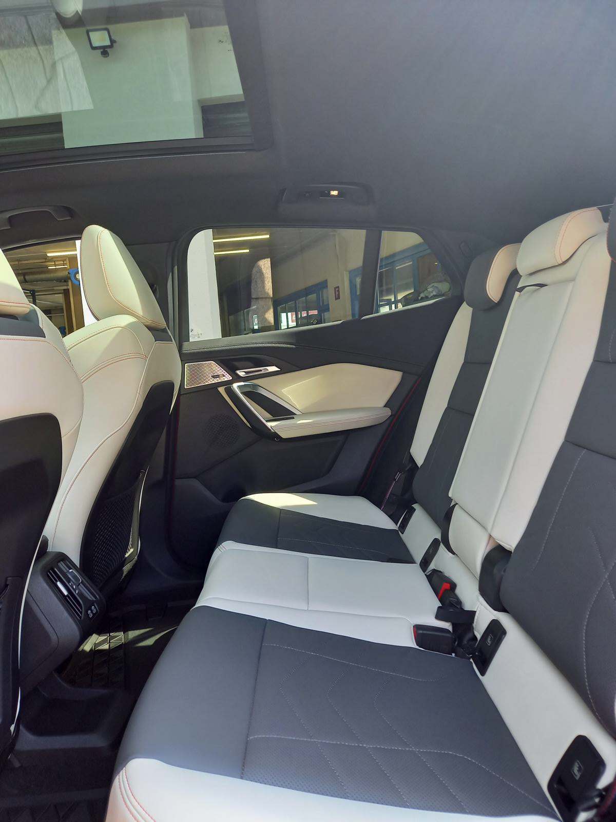 BMW iX2 xDrive 30 M Sport Pro-image-15
