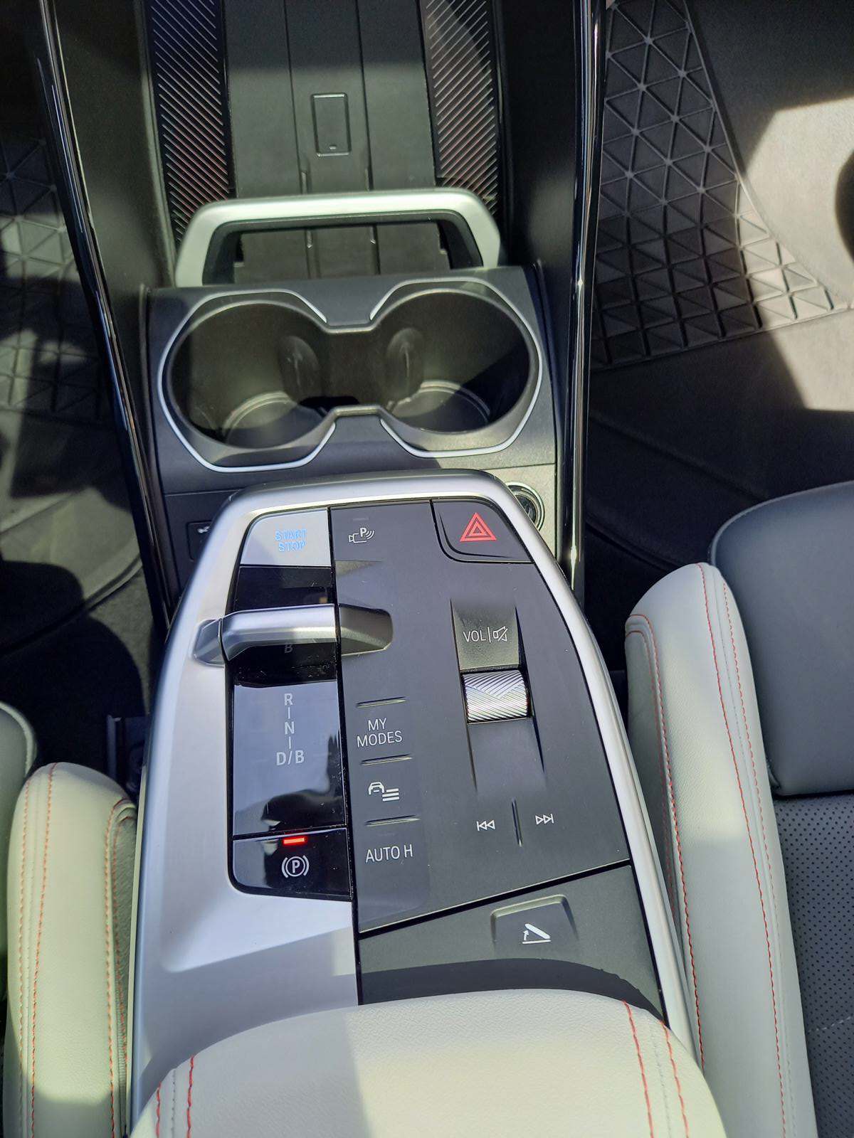 BMW iX2 xDrive 30 M Sport Pro-image-9
