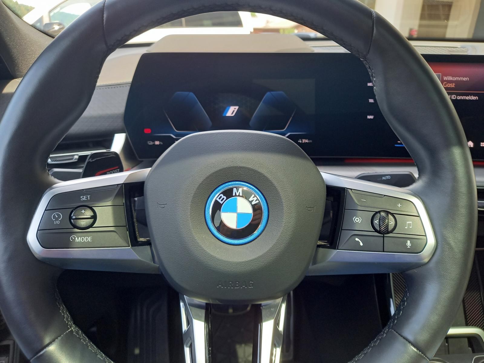 BMW iX2 xDrive 30 M Sport Pro-image-5