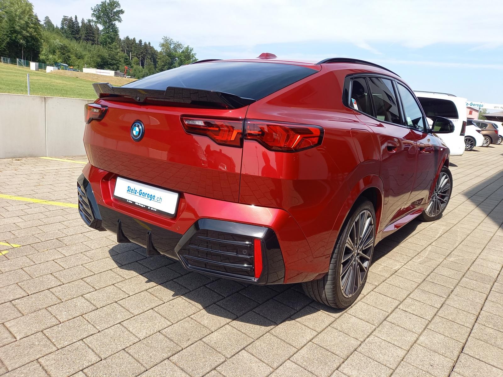 BMW iX2 xDrive 30 M Sport Pro-image-1