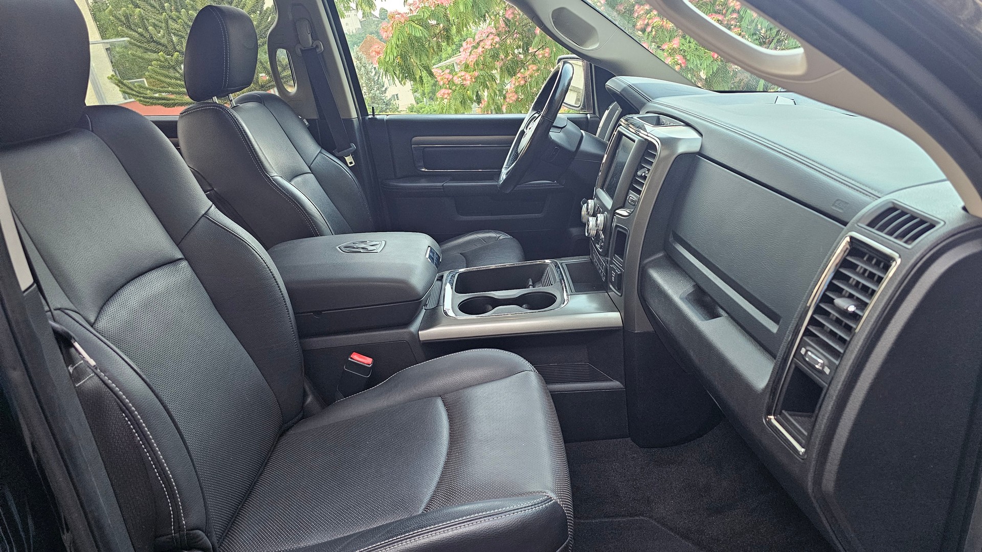 DODGE RAM 5.7 V8-image-8