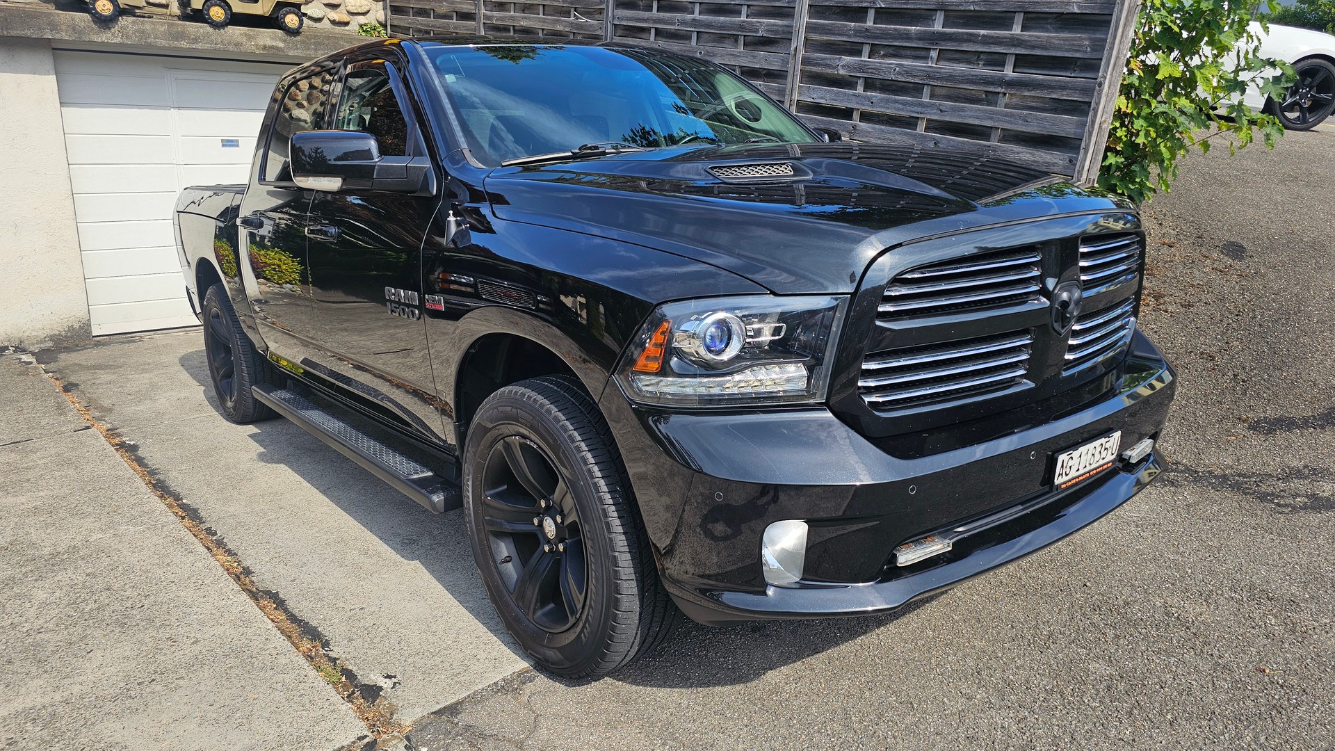 DODGE RAM 5.7 V8-image-0