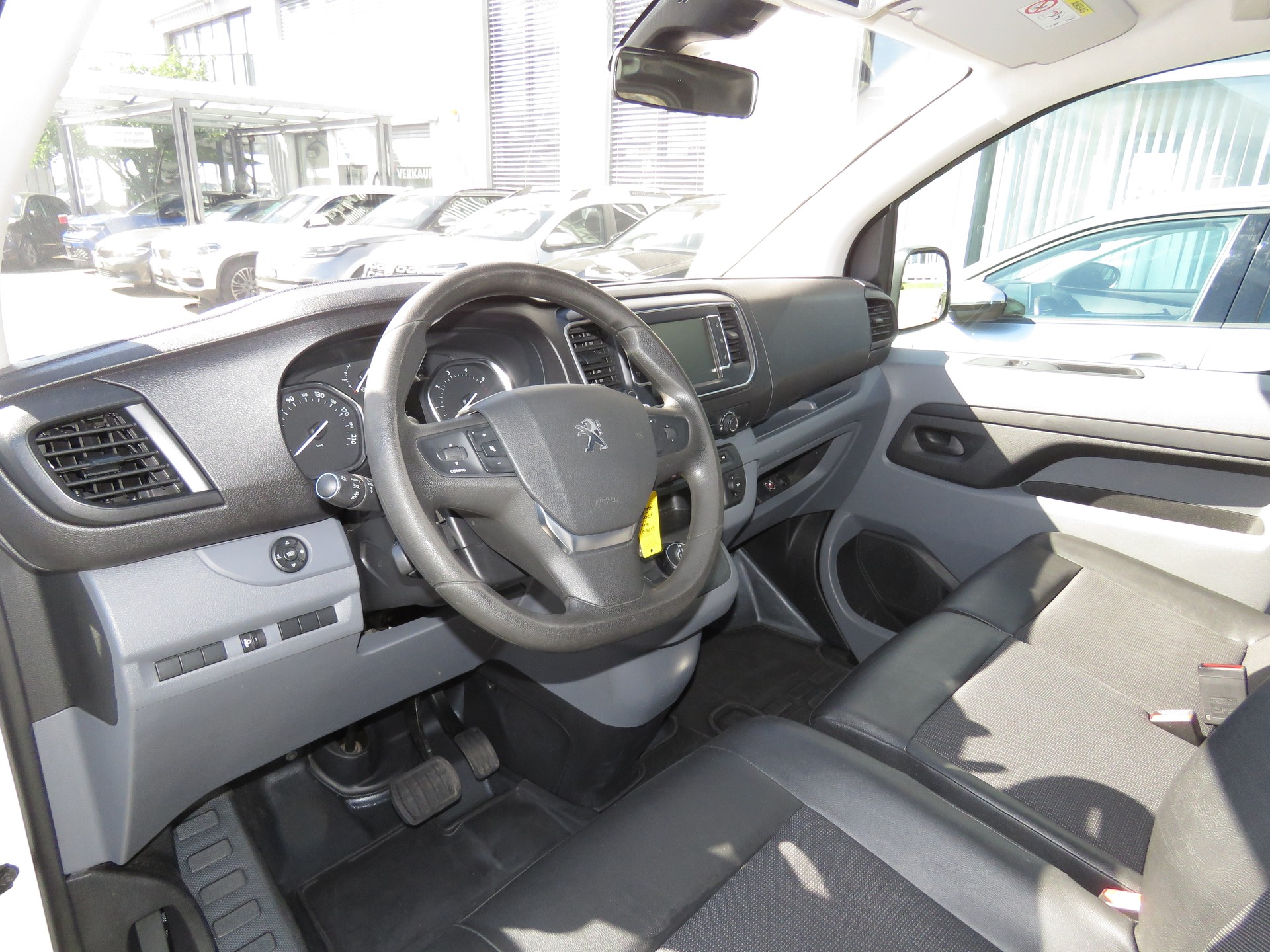 PEUGEOT Expert 2.0 BlueHDi 120 S&S Premium Long EAT8 (Automat, AHK 2.5 t)-image-6