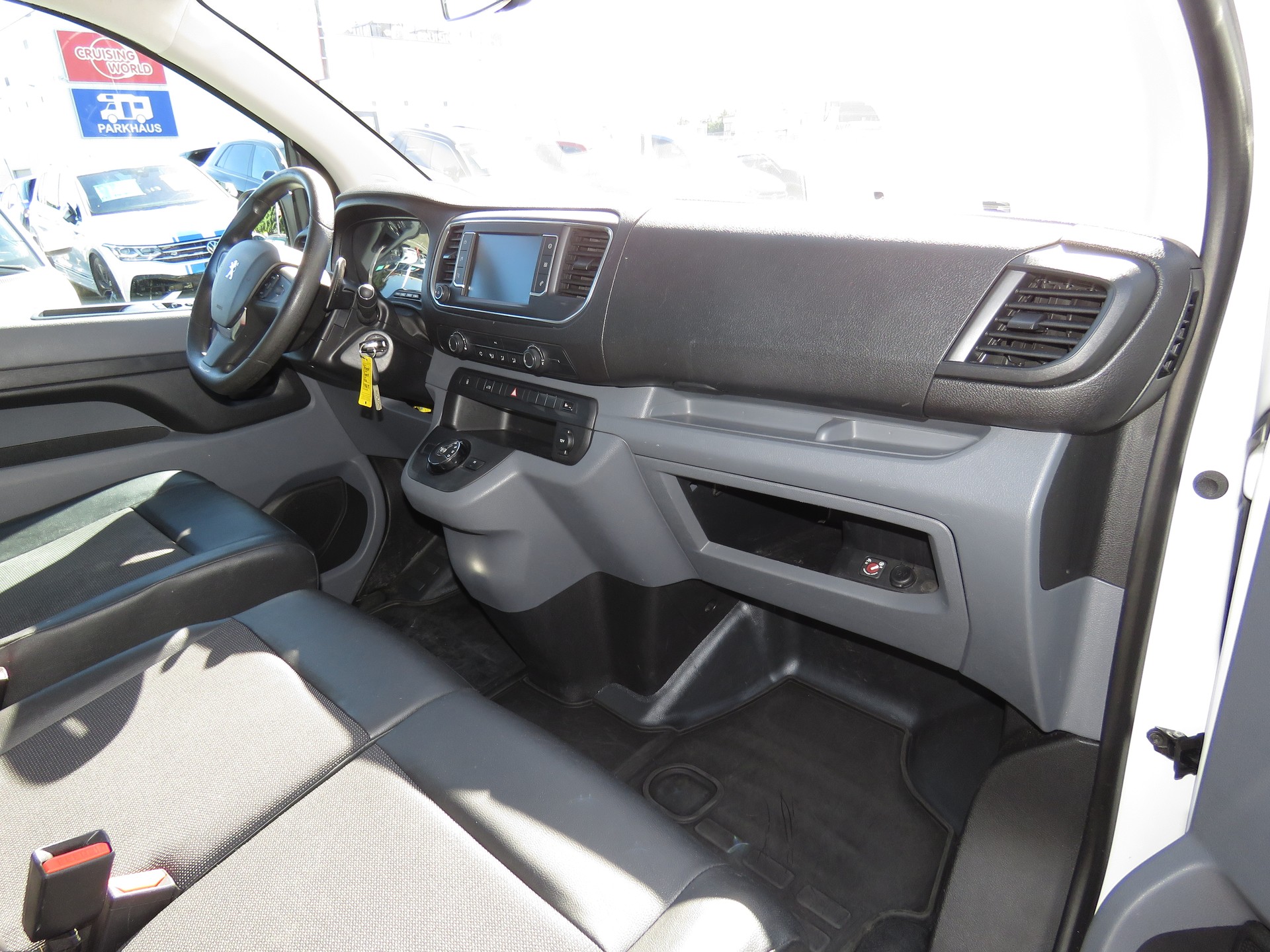 PEUGEOT Expert 2.0 BlueHDi 120 S&S Premium Long EAT8 (Automat, AHK 2.5 t)-image-8
