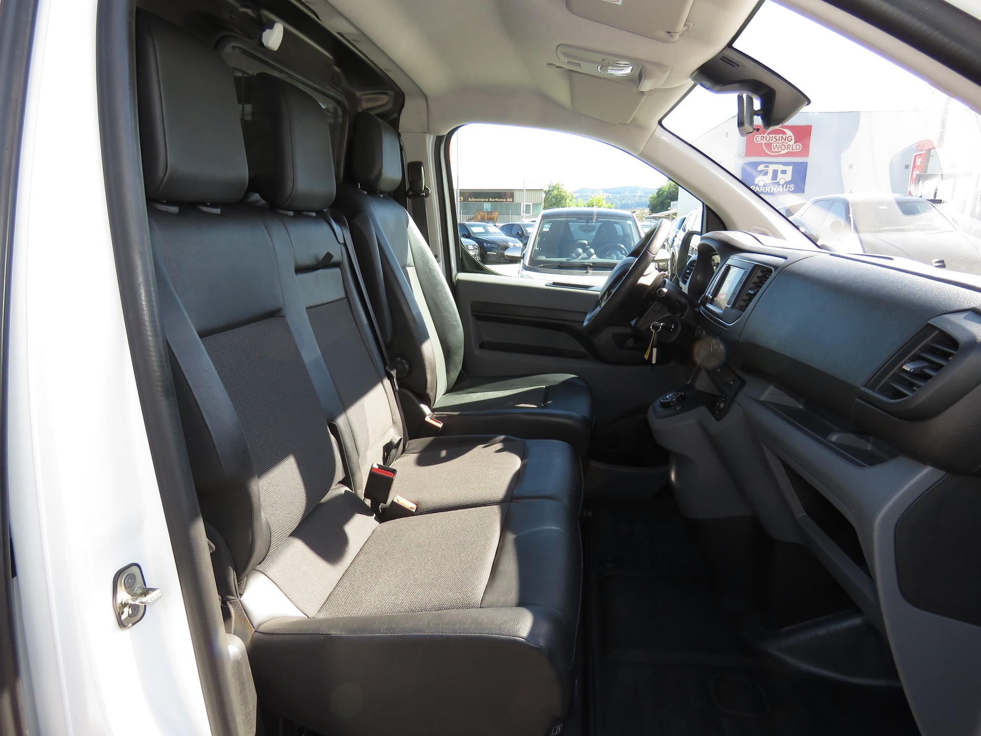 PEUGEOT Expert 2.0 BlueHDi 120 S&S Premium Long EAT8 (Automat, AHK 2.5 t)-image-9