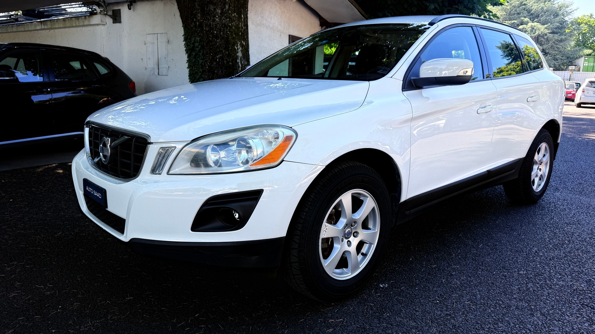VOLVO XC60 2.4D Momentum-image-1