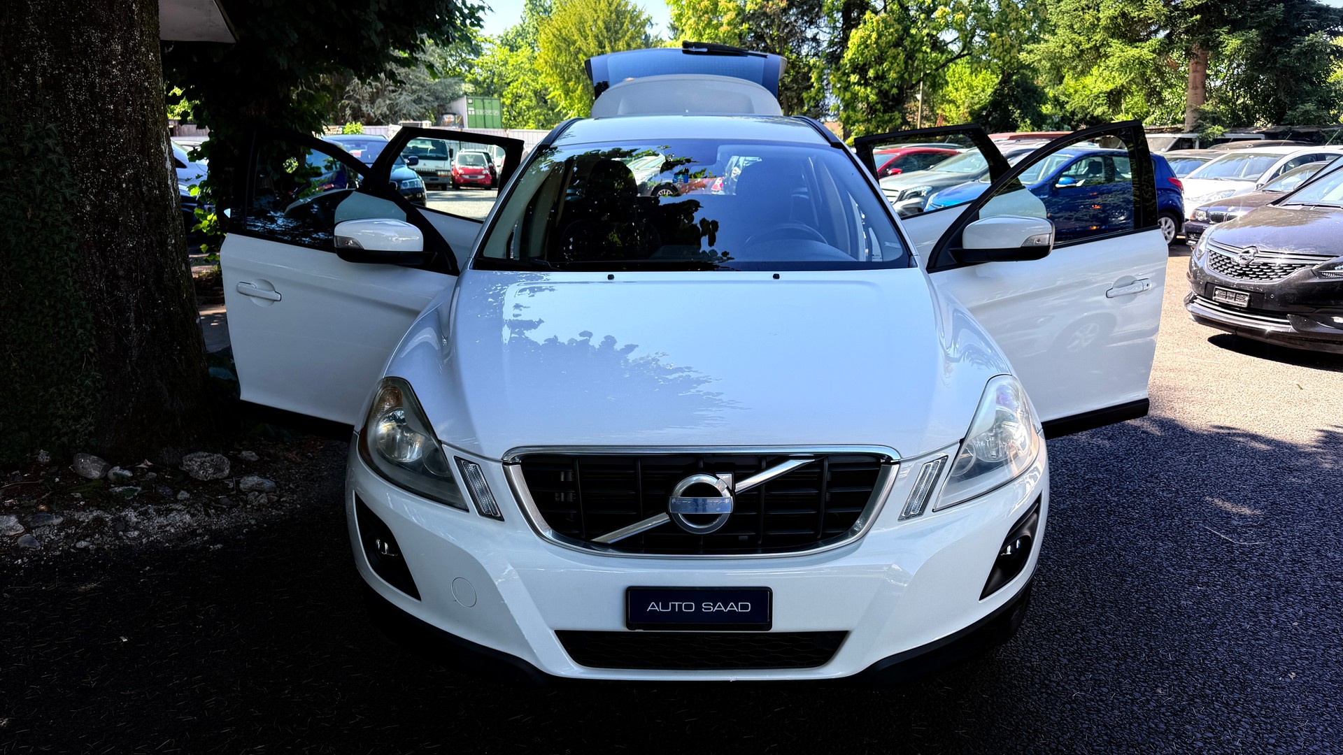 VOLVO XC60 2.4D Momentum-image-11