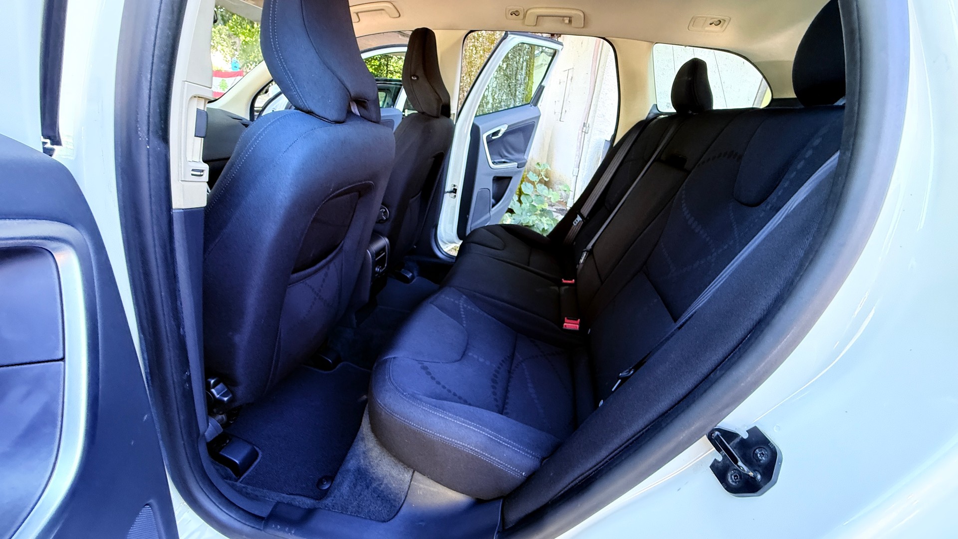 VOLVO XC60 2.4D Momentum-image-10
