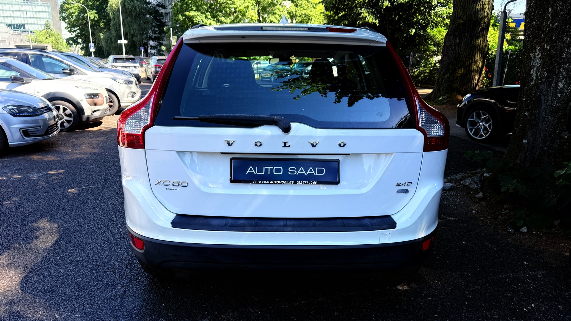 VOLVO XC60 2.4D Momentum-image-3